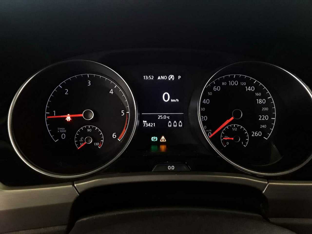 Volkswagen Touran 2.0 TDI Comf. Navi AHK PDC 9