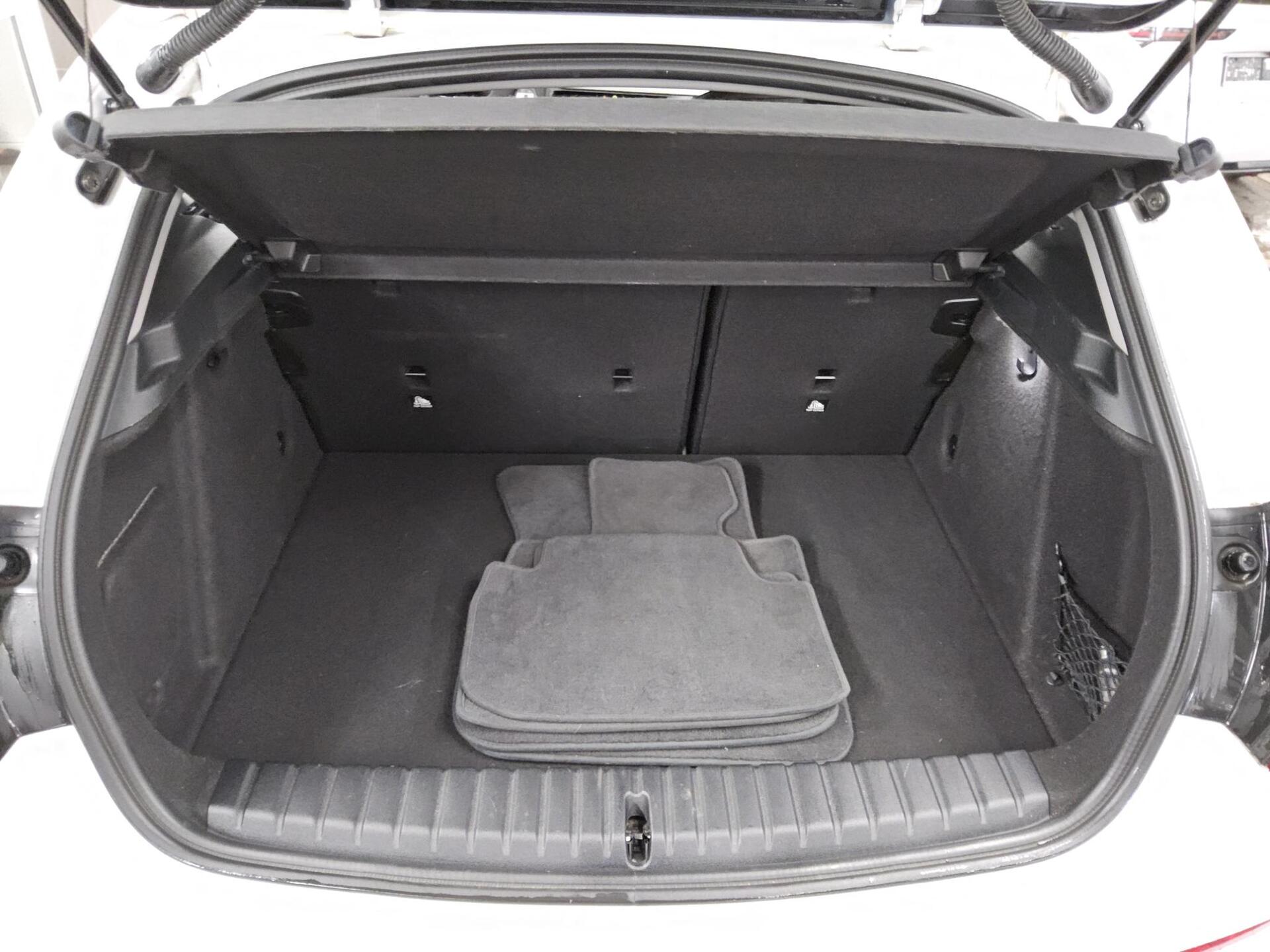 BMW 116dA Advantage T-Leder Navi LED LC prof. 12