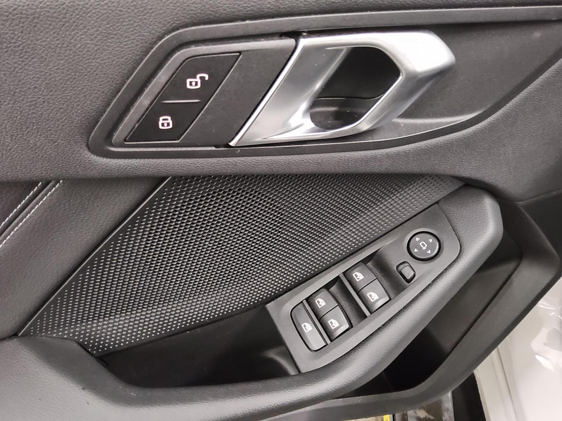 BMW 116dA Advantage T-Leder Navi LED LC prof. 9