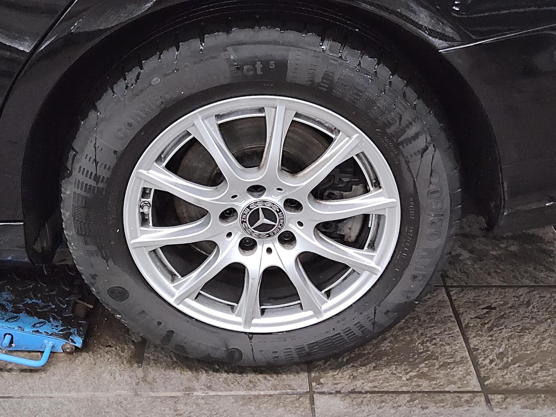 Mercedes-Benz C 180 T d Navi LED RFK AHK Shz 10