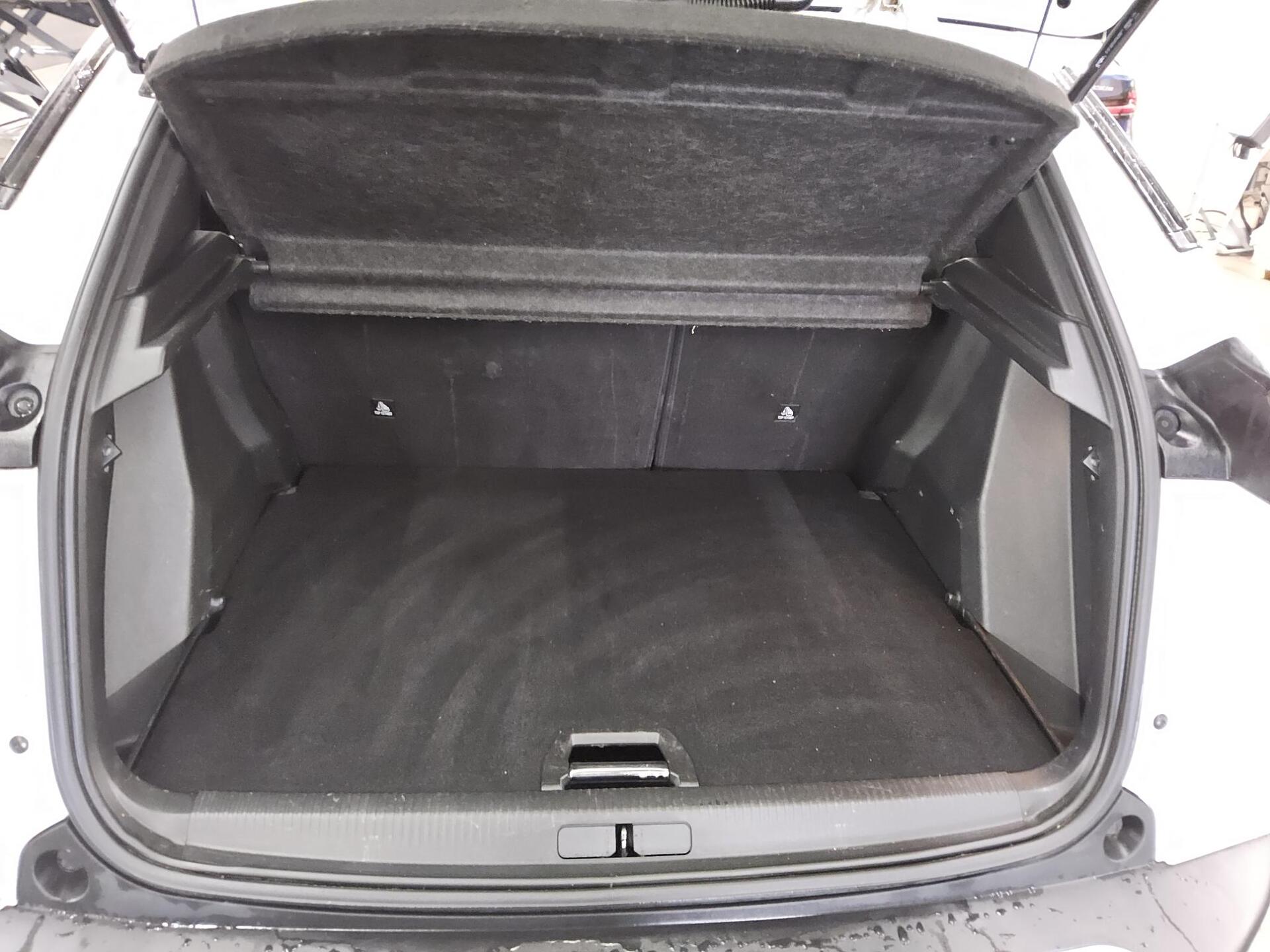 Peugeot 2008 1.5 BlueHDI Allure T-Leder Navi LED AHK ACC 12