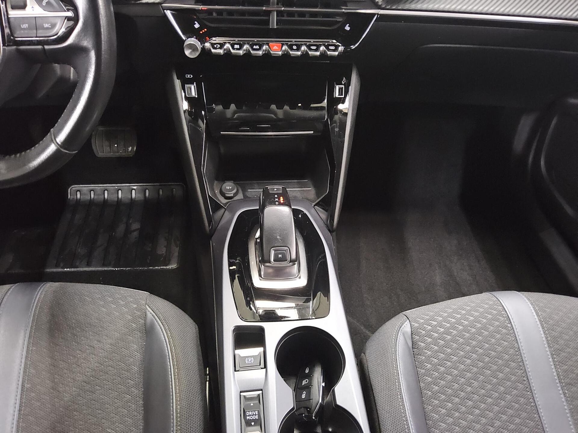 Peugeot 2008 1.5 BlueHDI Allure T-Leder Navi LED AHK ACC 6