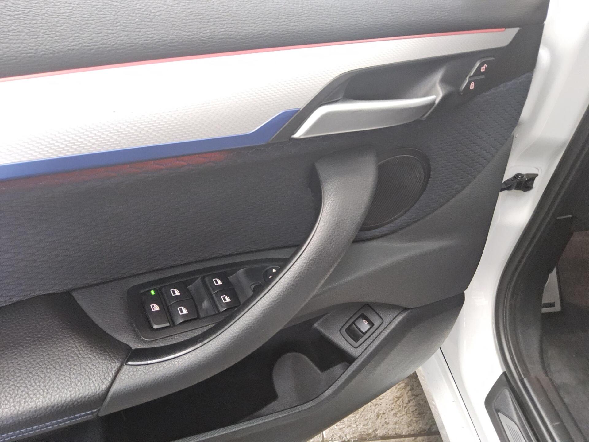 BMW X1 sDrive18d M-Sport Navi LED AHK ACC Shz PDC 9