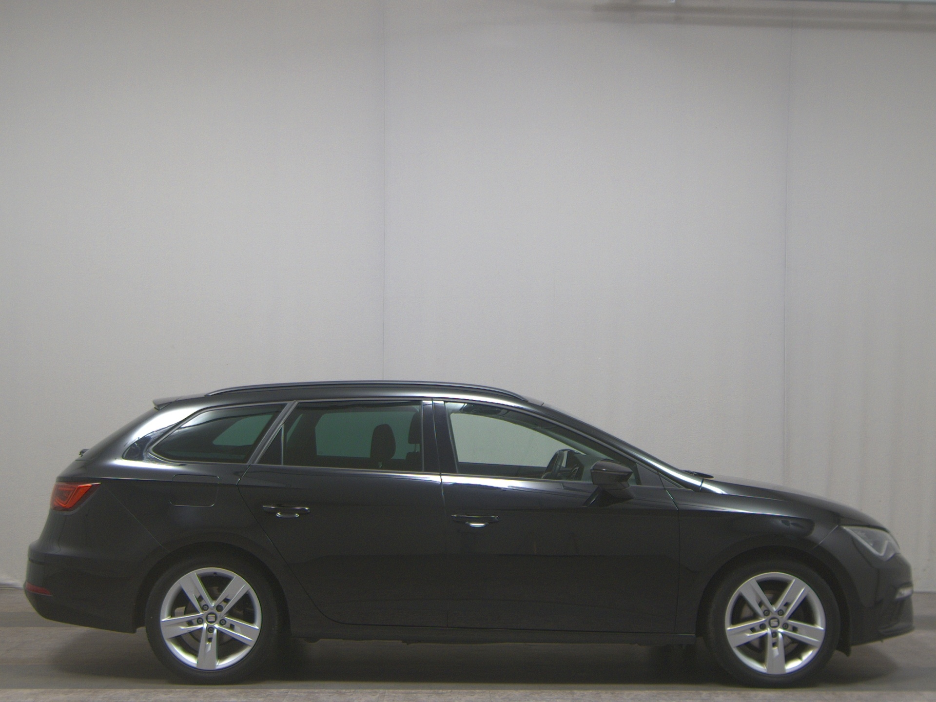 Seat Leon Sportstourer 2.0 TDI FR-Line Navi LED Shz