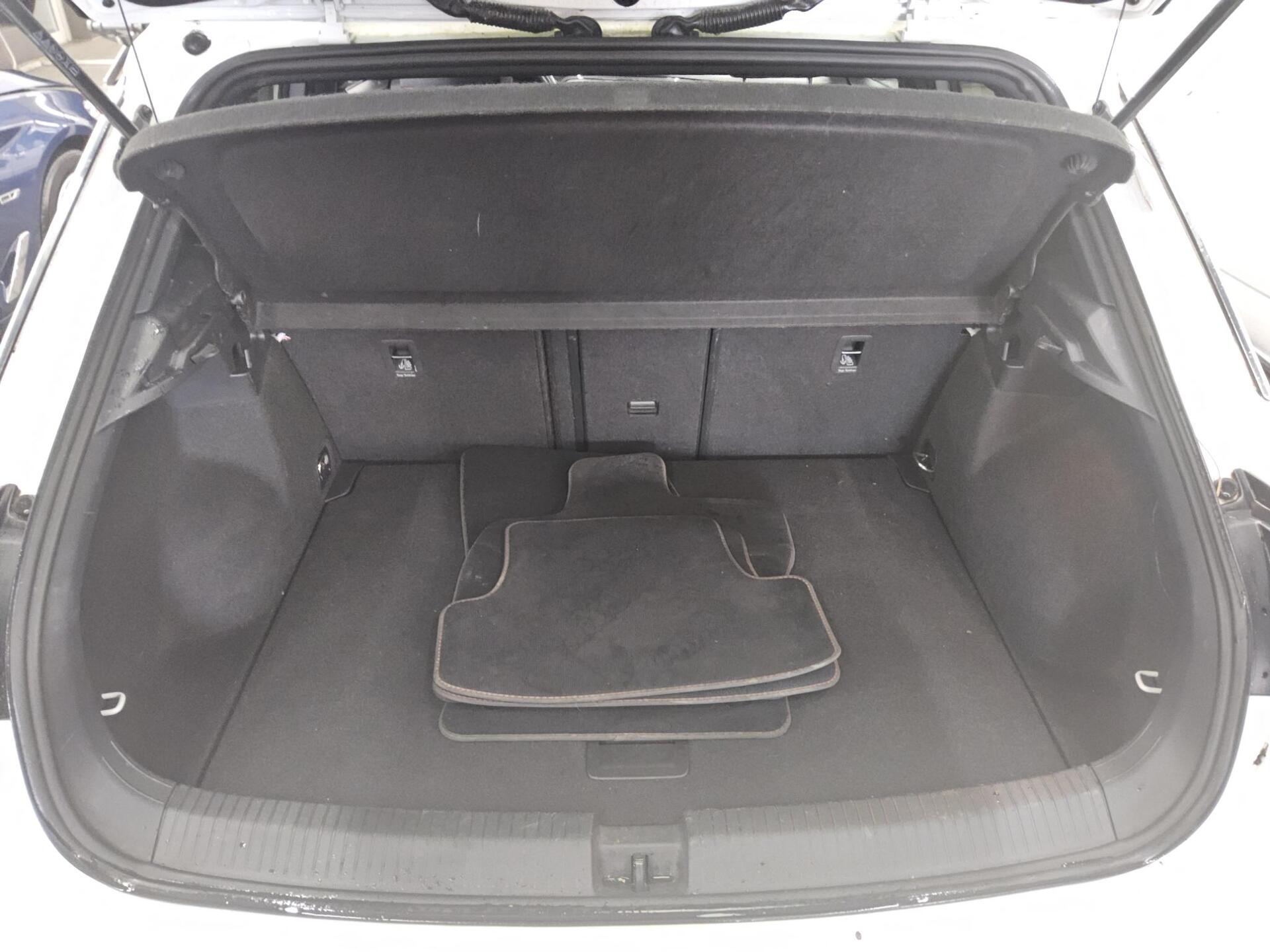 Volkswagen T-Roc 2.0 TDI Sport Navi LED Pano AHK Kamera SHZ 12