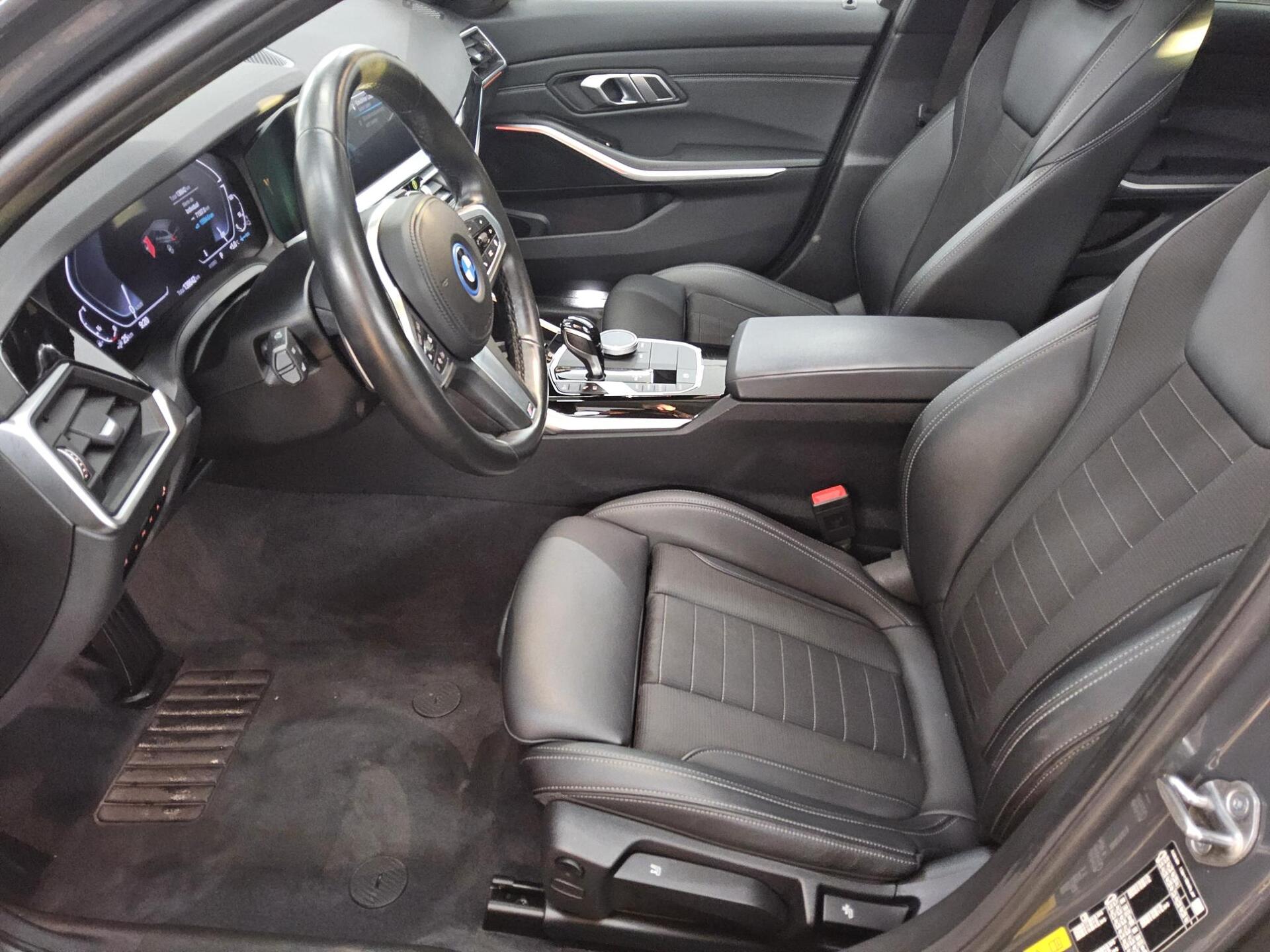 BMW 330e Touring Sport-Line Navi Laser LC-Pro Pano 9