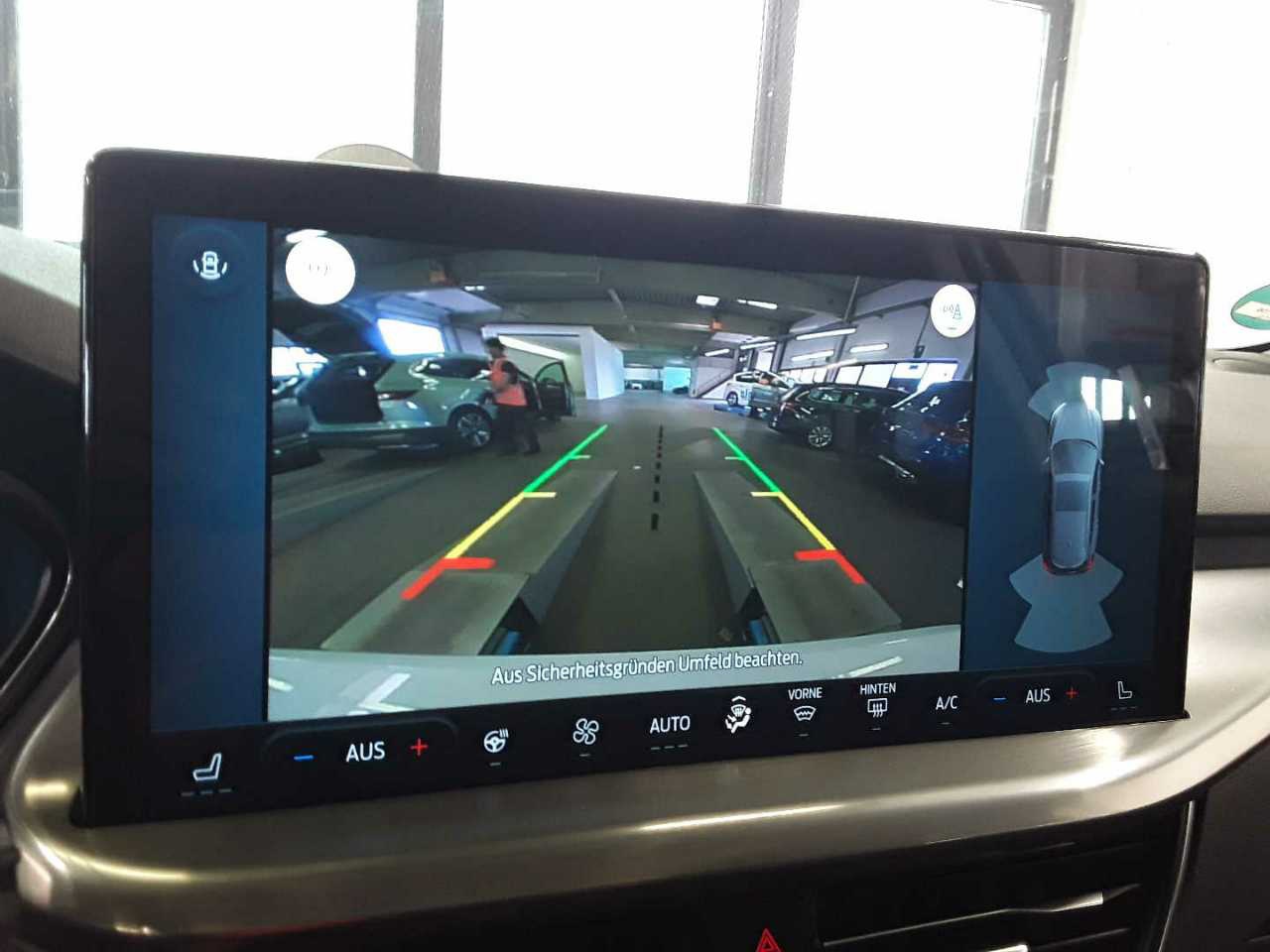 Ford Focus Turnier 1.5 EB Titanium X Navi LED Pano 10