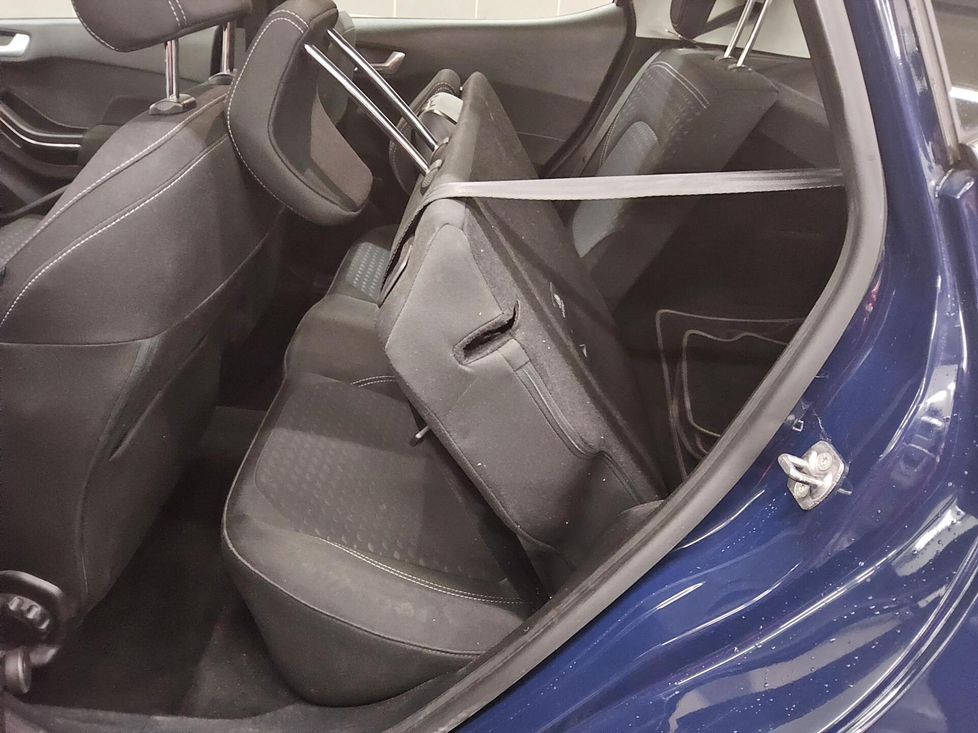 Ford Fiesta 1.0 EB Titanium PDC SHZ Klima 12