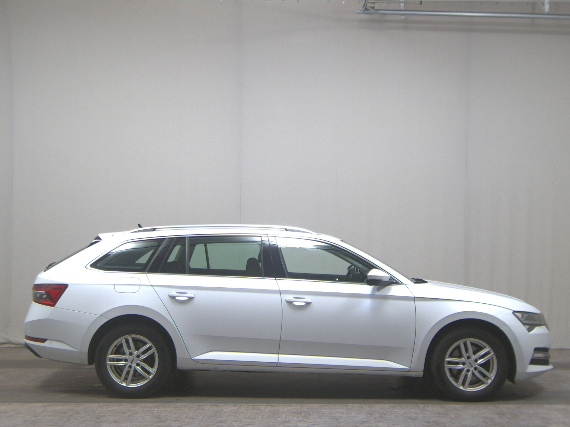 Skoda Superb Kombi 2.0 TDI Style Leder Navi LED vc AHK