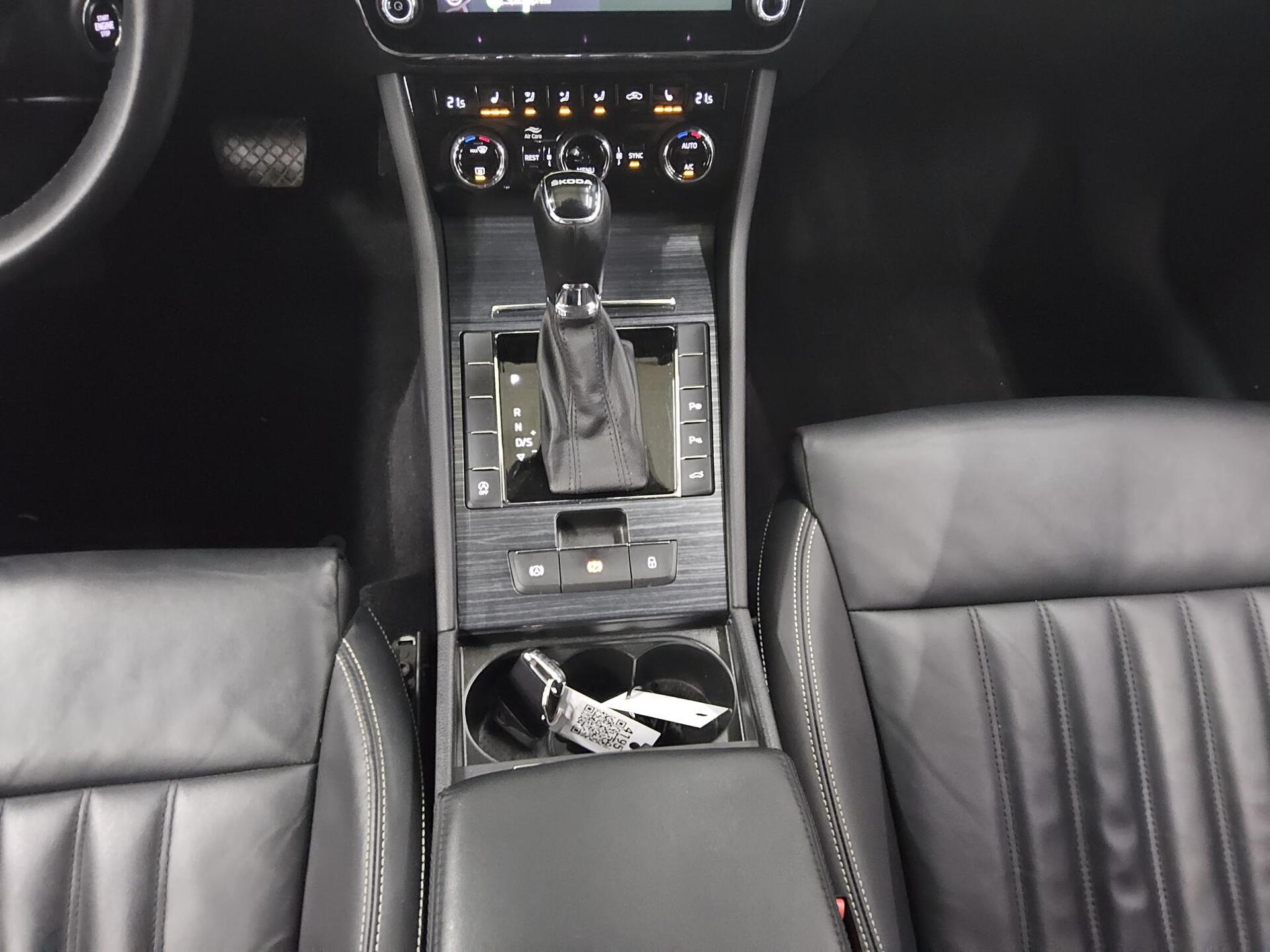 Skoda Superb Kombi 2.0 TDI Style Leder Navi LED vc AHK 6