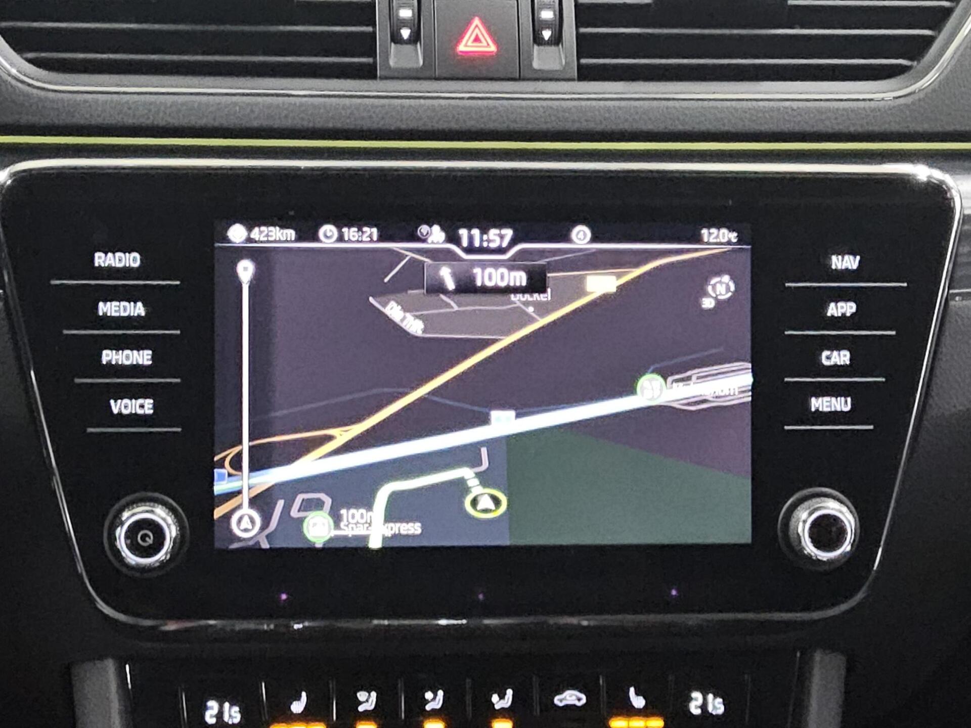 Skoda Superb Kombi 2.0 TDI Style Leder Navi LED vc AHK 7