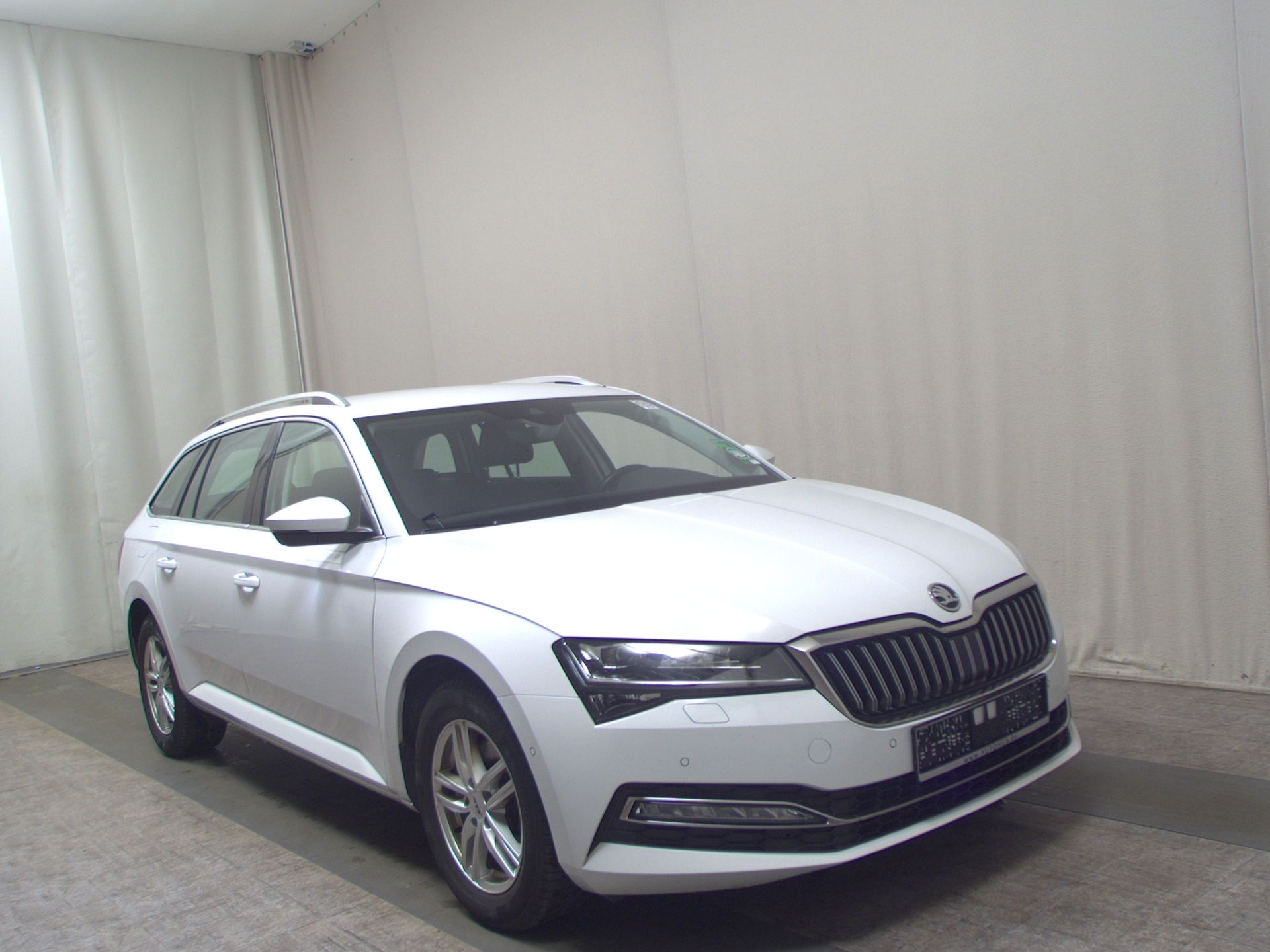 Skoda Superb Kombi 2.0 TDI Style Leder Navi LED vc AHK 3