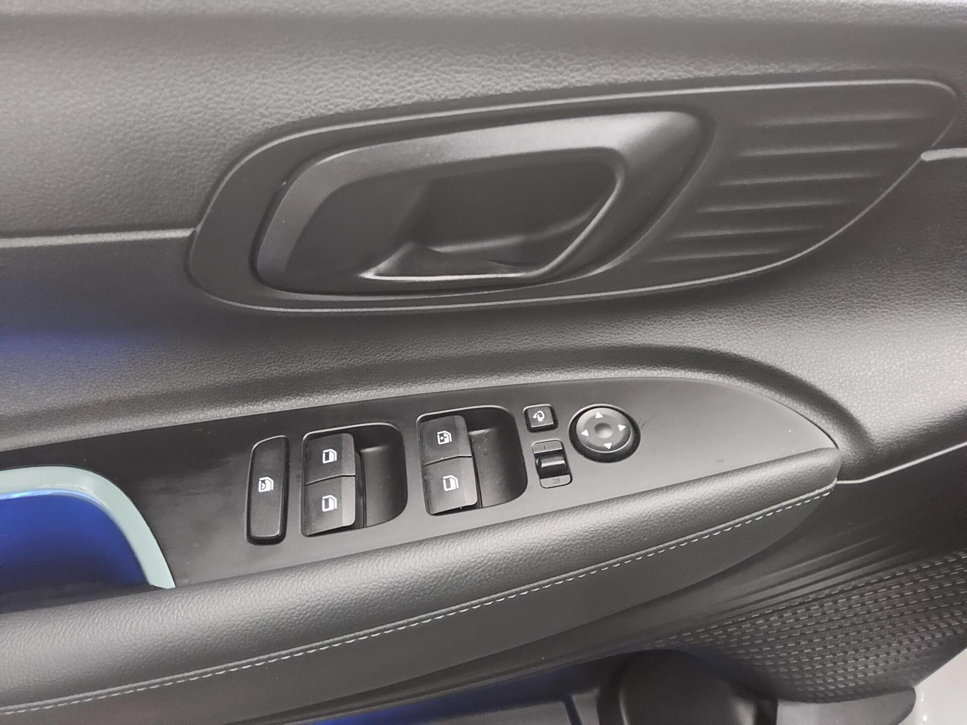 Hyundai Bayon 1.0 T-GDI Intro Edition DC LED RFK Shz PDC 9