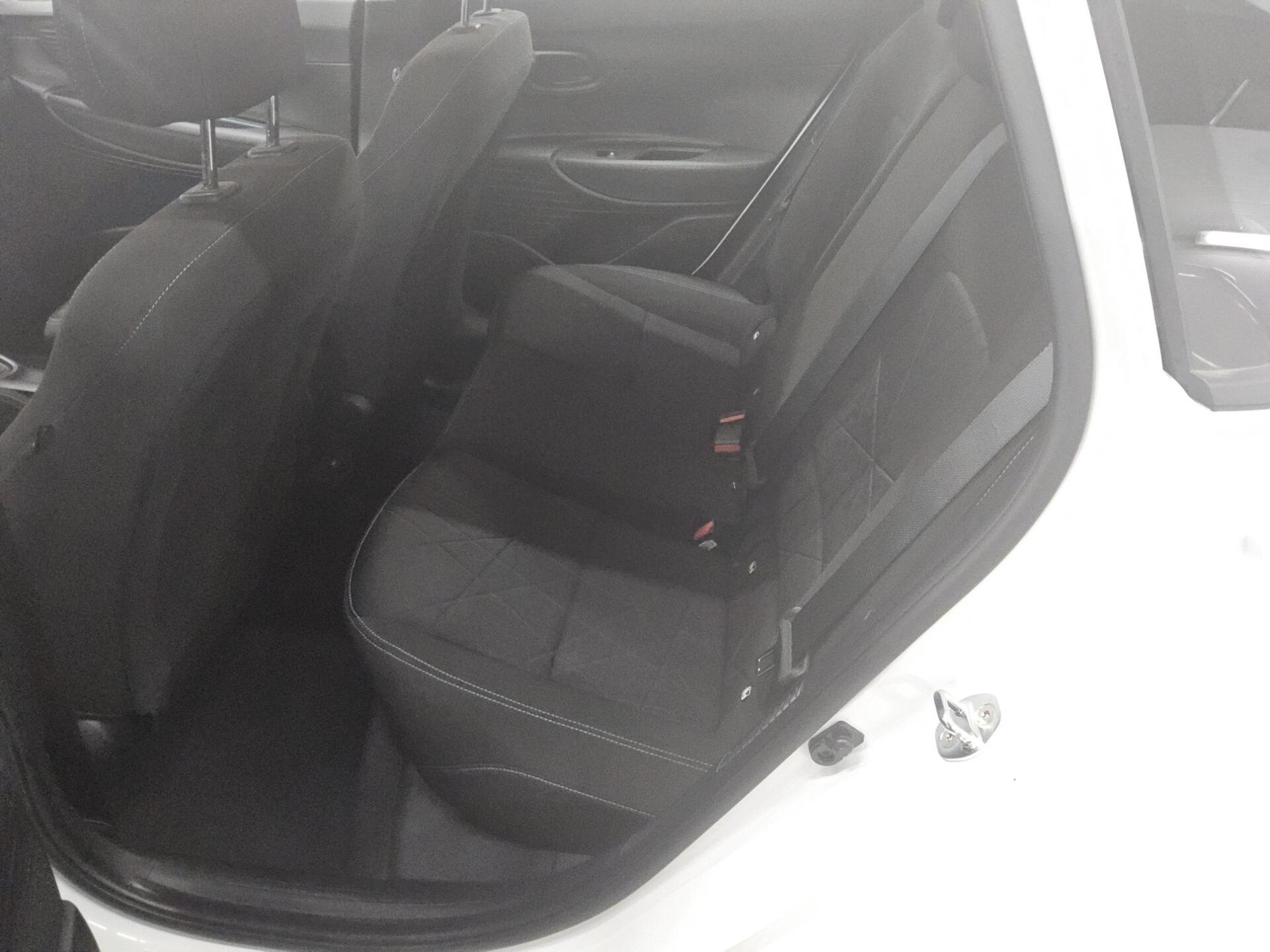 Hyundai Bayon 1.0 T-GDI Intro Edition DC LED RFK Shz PDC 12