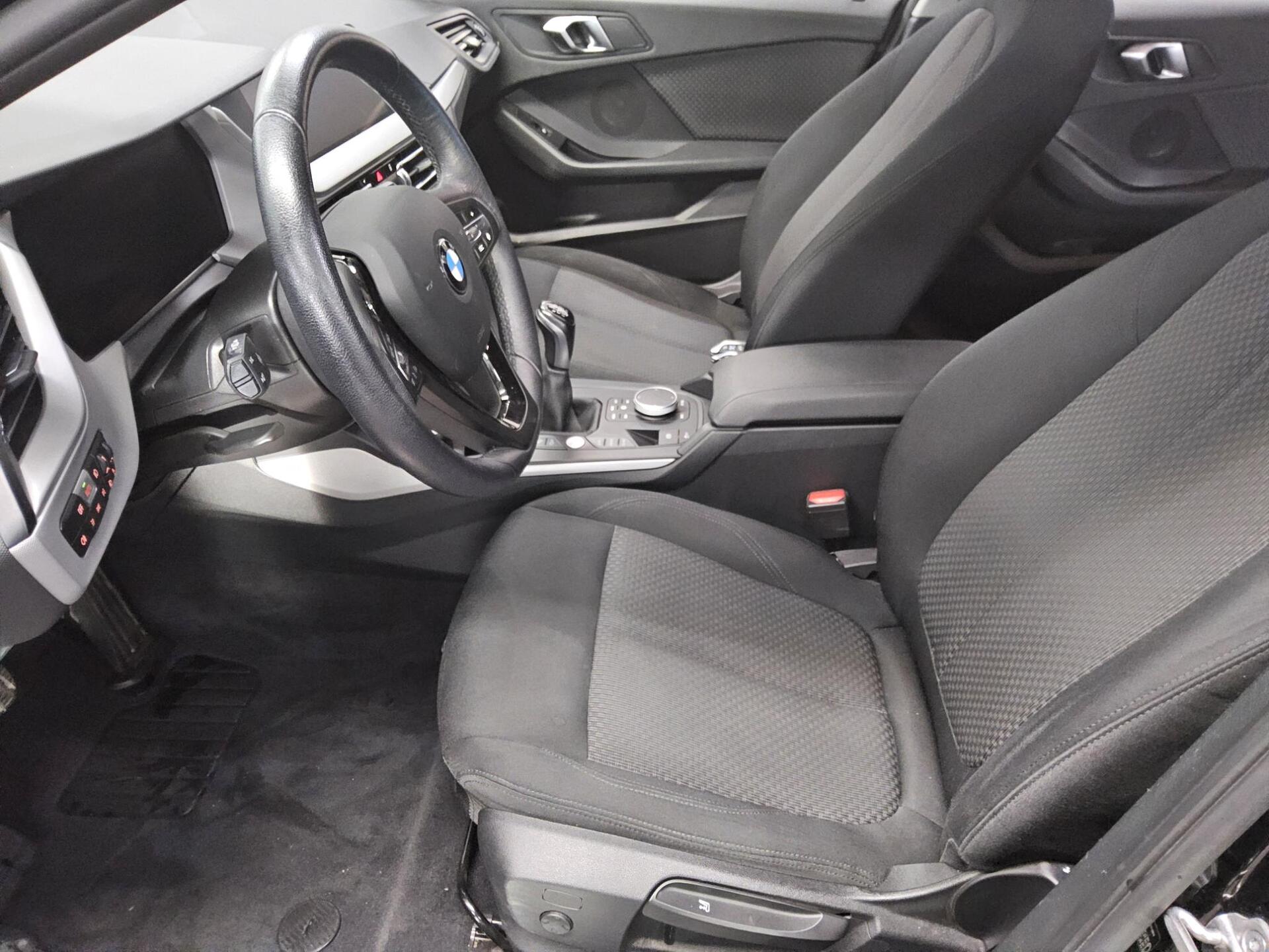 BMW 118d Advantage Navi LC Prof. LED Shz AHK PDC 9