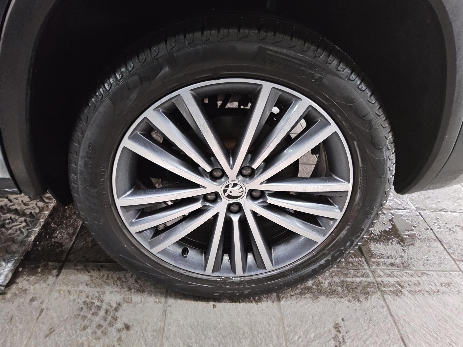 Skoda Kodiaq 2.0 TDI L&K Leder Navi LED+ Virtual ACC 12