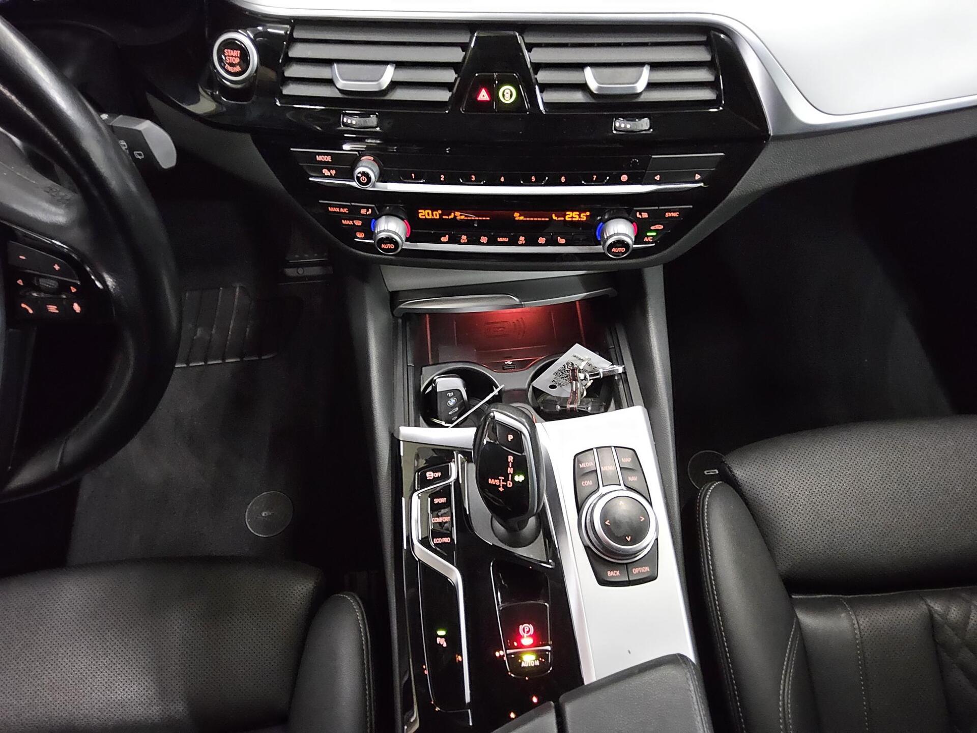 BMW 520dA Touring xDr Leder Navi LED+ LC prof HiFi 6