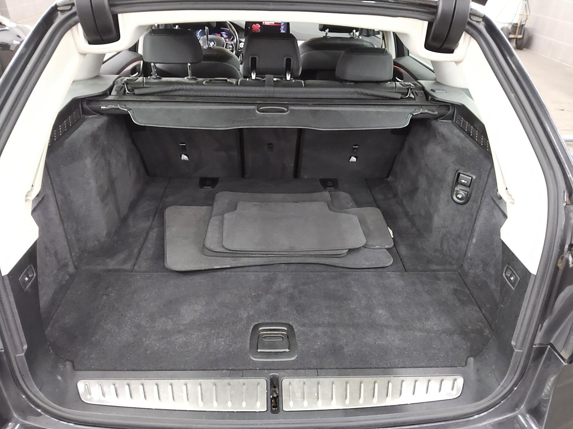 BMW 520dA Touring xDr Leder Navi LED+ LC prof HiFi 12