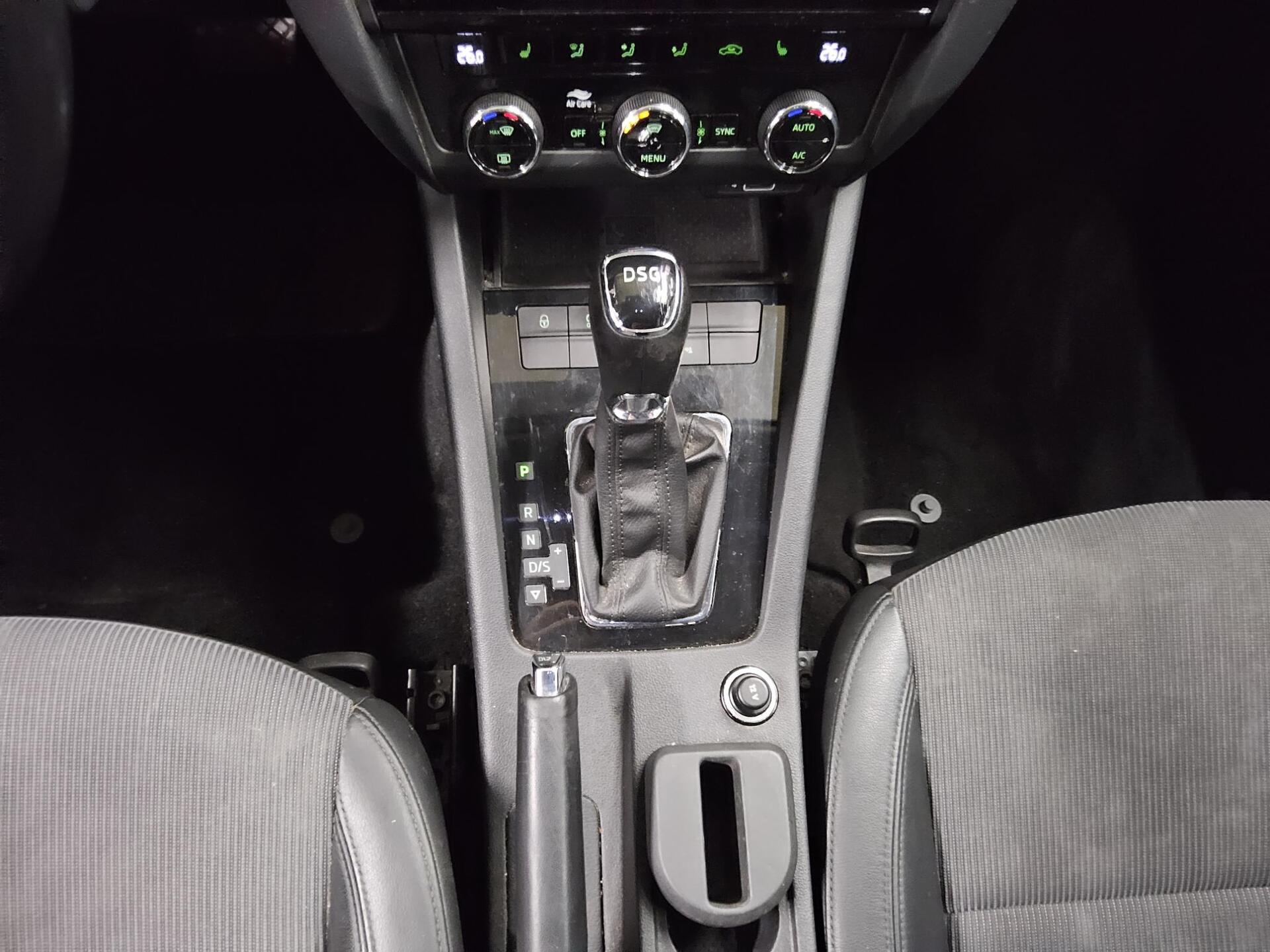 Skoda Octavia Kombi 2.0 TDI Style T-Leder Navi Shz 6