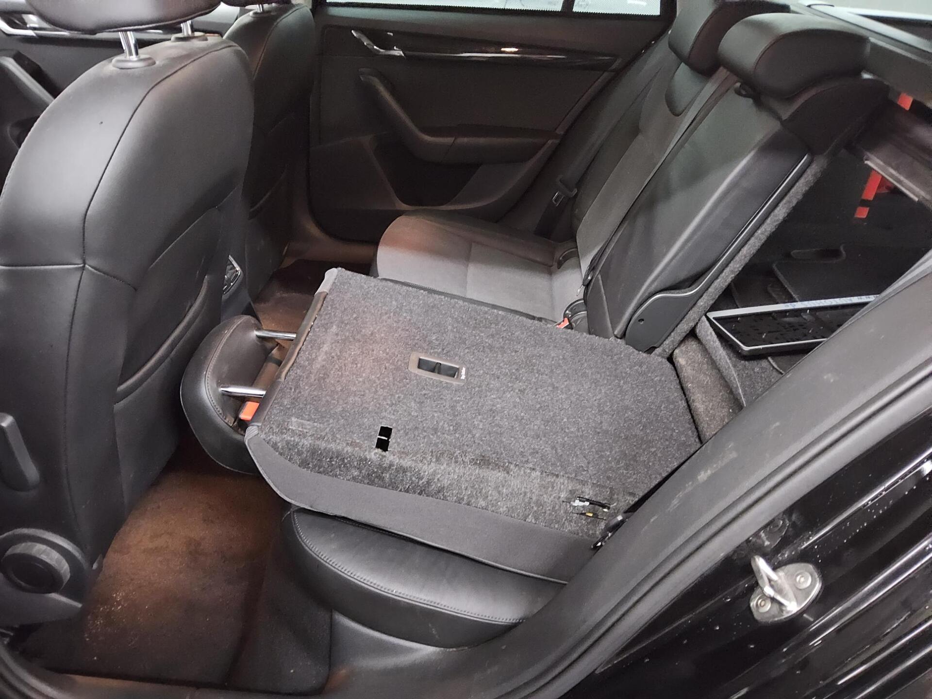 Skoda Octavia Kombi 2.0 TDI Style T-Leder Navi Shz 12