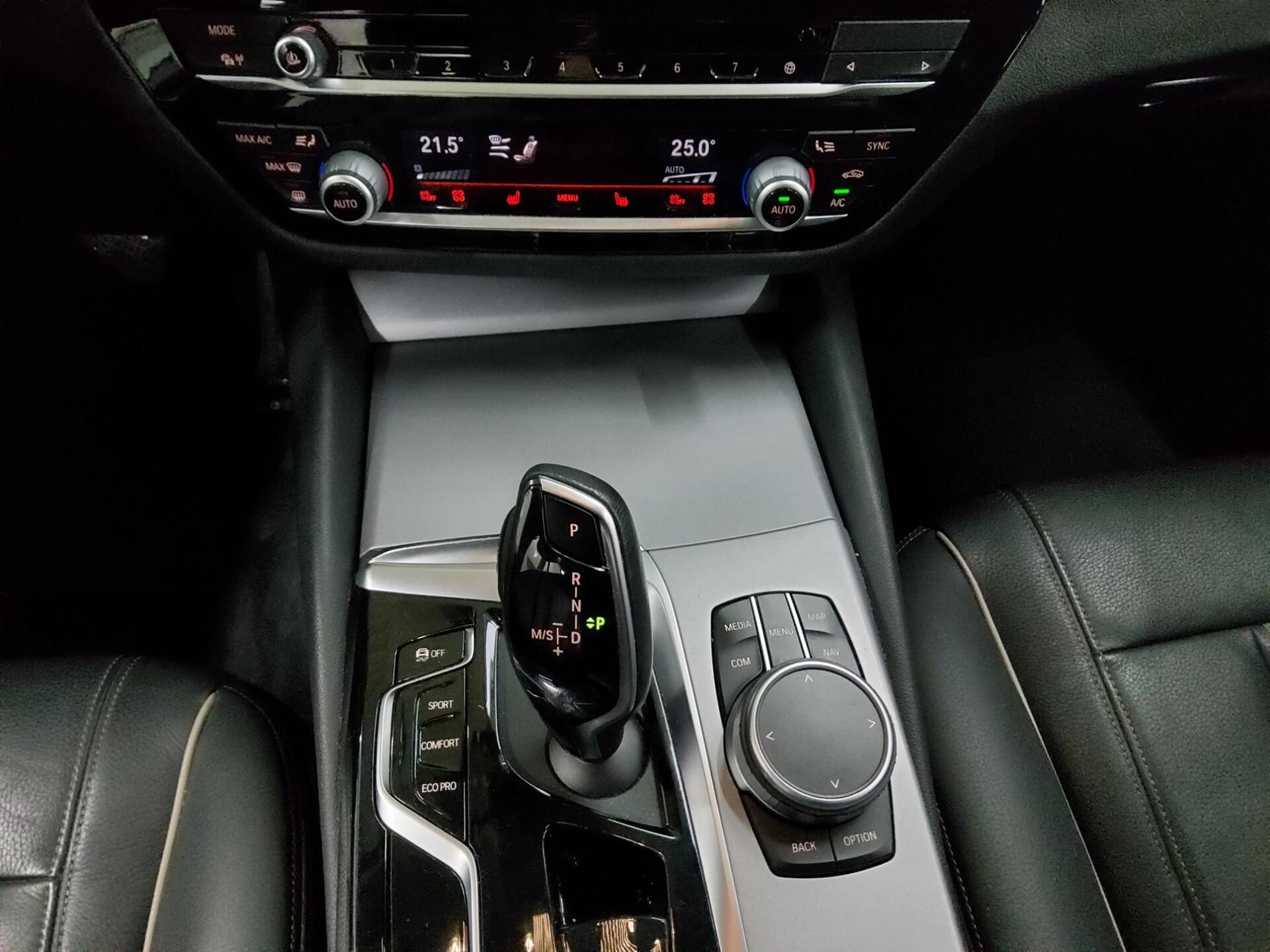 BMW 520iA Touring Leder Navi LED LC-Pro HuD HiFi AHK 6