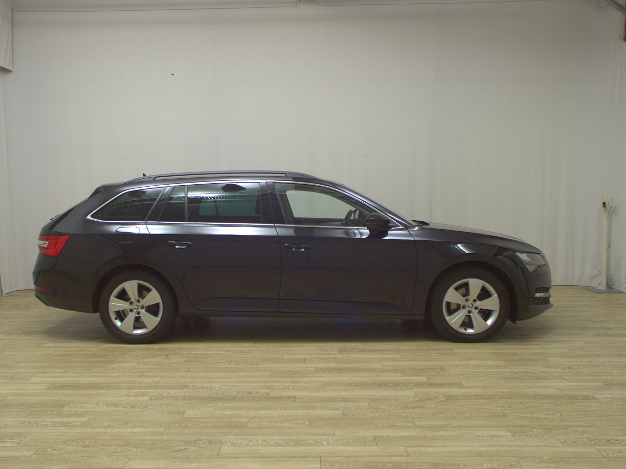 Skoda Superb Kombi 2.0 TDI Ambition Navi LED RFK Shz
