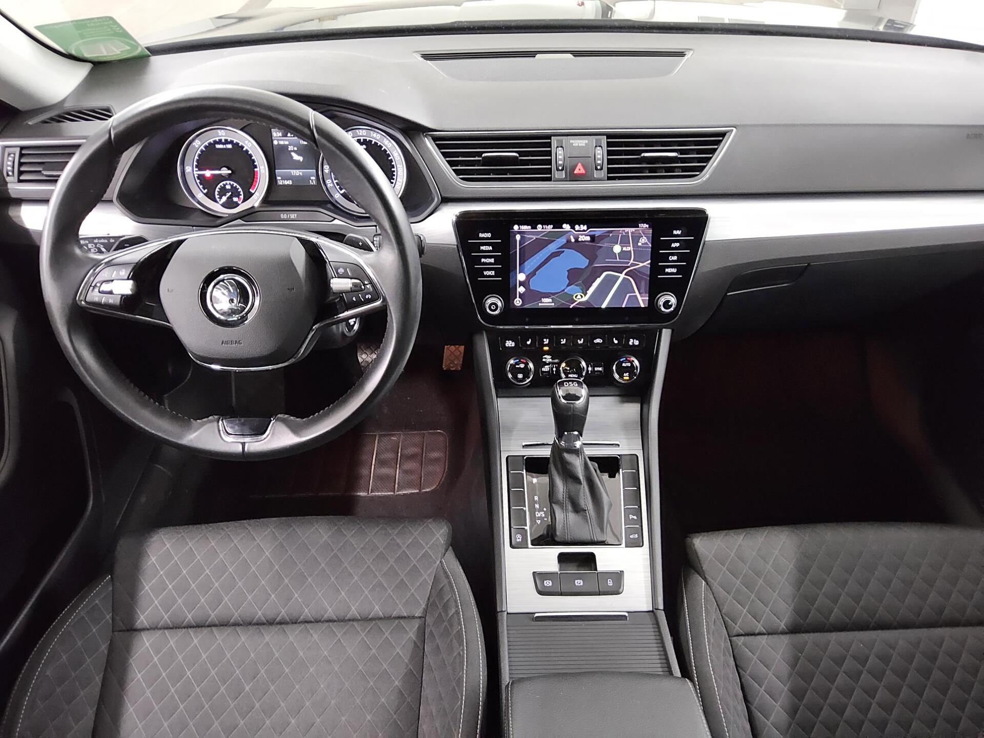 Skoda Superb Kombi 2.0 TDI Ambition Navi LED RFK Shz 5