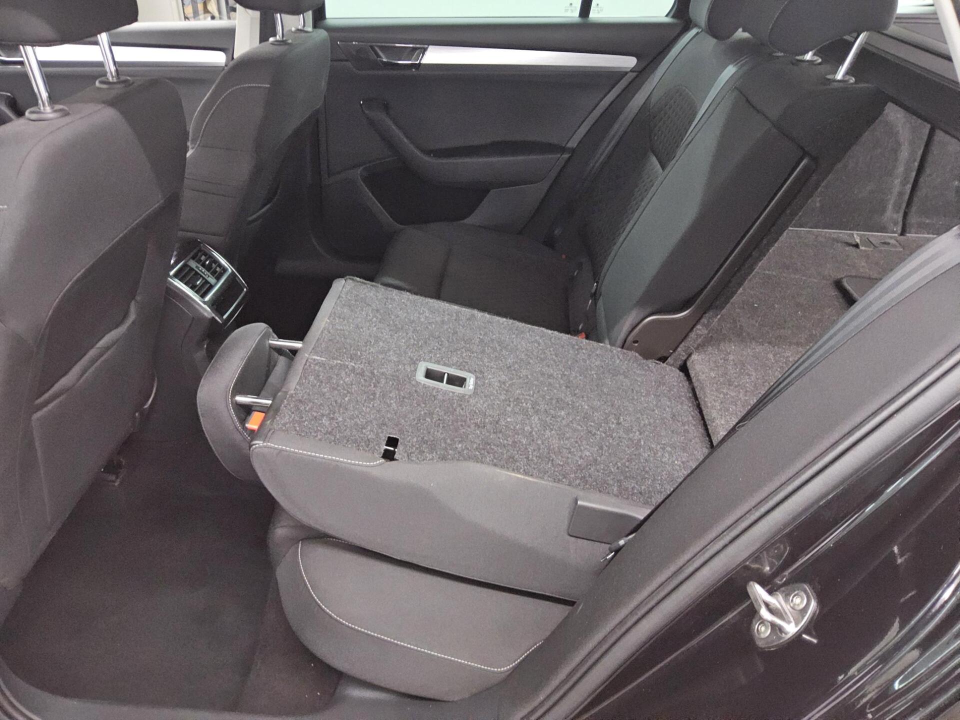 Skoda Superb Kombi 2.0 TDI Ambition Navi LED RFK Shz 12