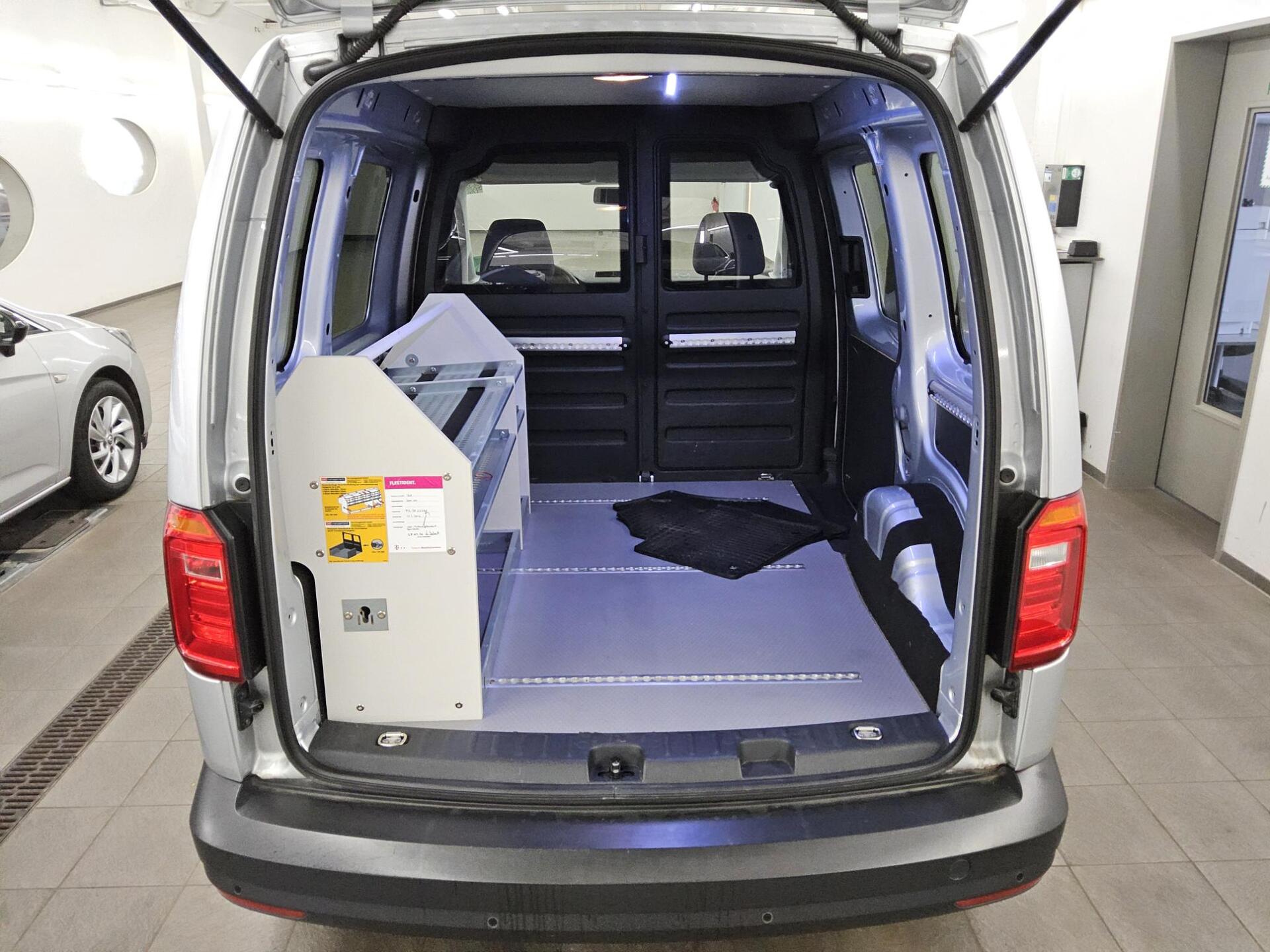 Volkswagen Caddy 2.0 TDI 4M Navi PDC Regal links StHzg 11