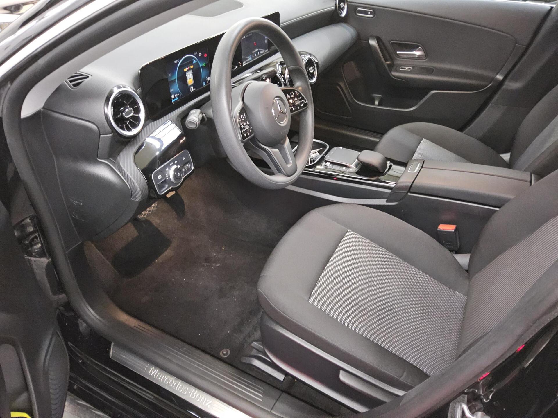 Mercedes-Benz CLA 180 SB d Navi MBUX RfK Shz Tempomat 8