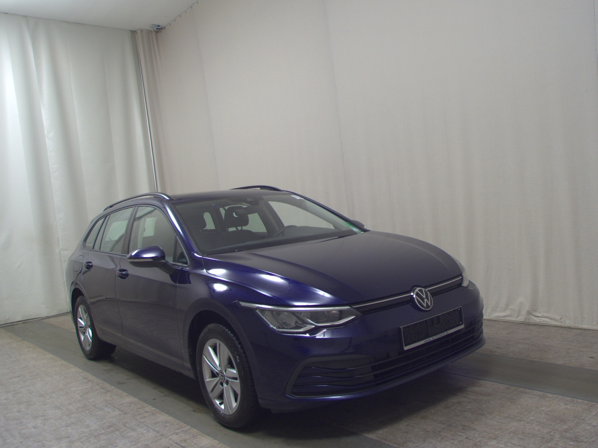 Volkswagen Golf Var. 2.0 TDI Life Navi LED Shz DC Pano PDC 3