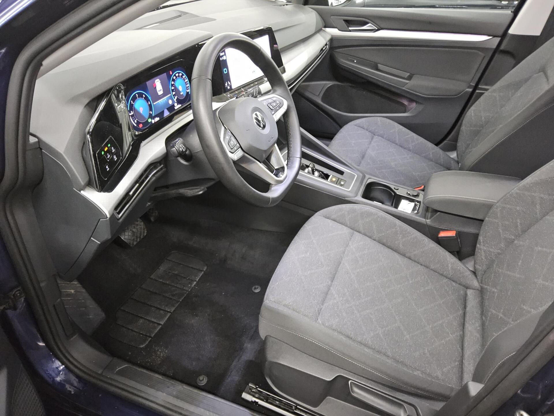 Volkswagen Golf Var. 2.0 TDI Life Navi LED Shz DC Pano PDC 8