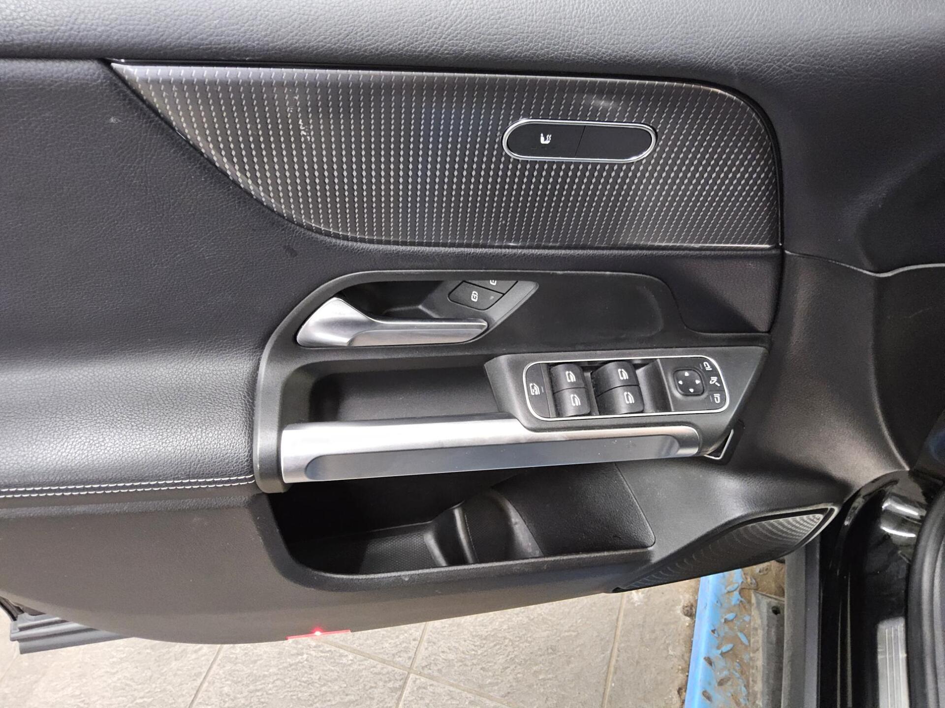 Mercedes-Benz GLB 220 d 4M Progressive T-Leder AHK Nav LED RFK 10