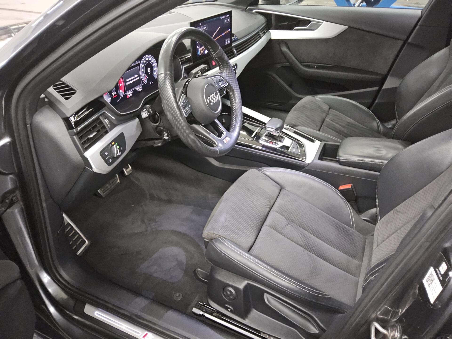 Audi A4 Avant 40 TFSI S-Line black Navi+ vc Pano LED 8