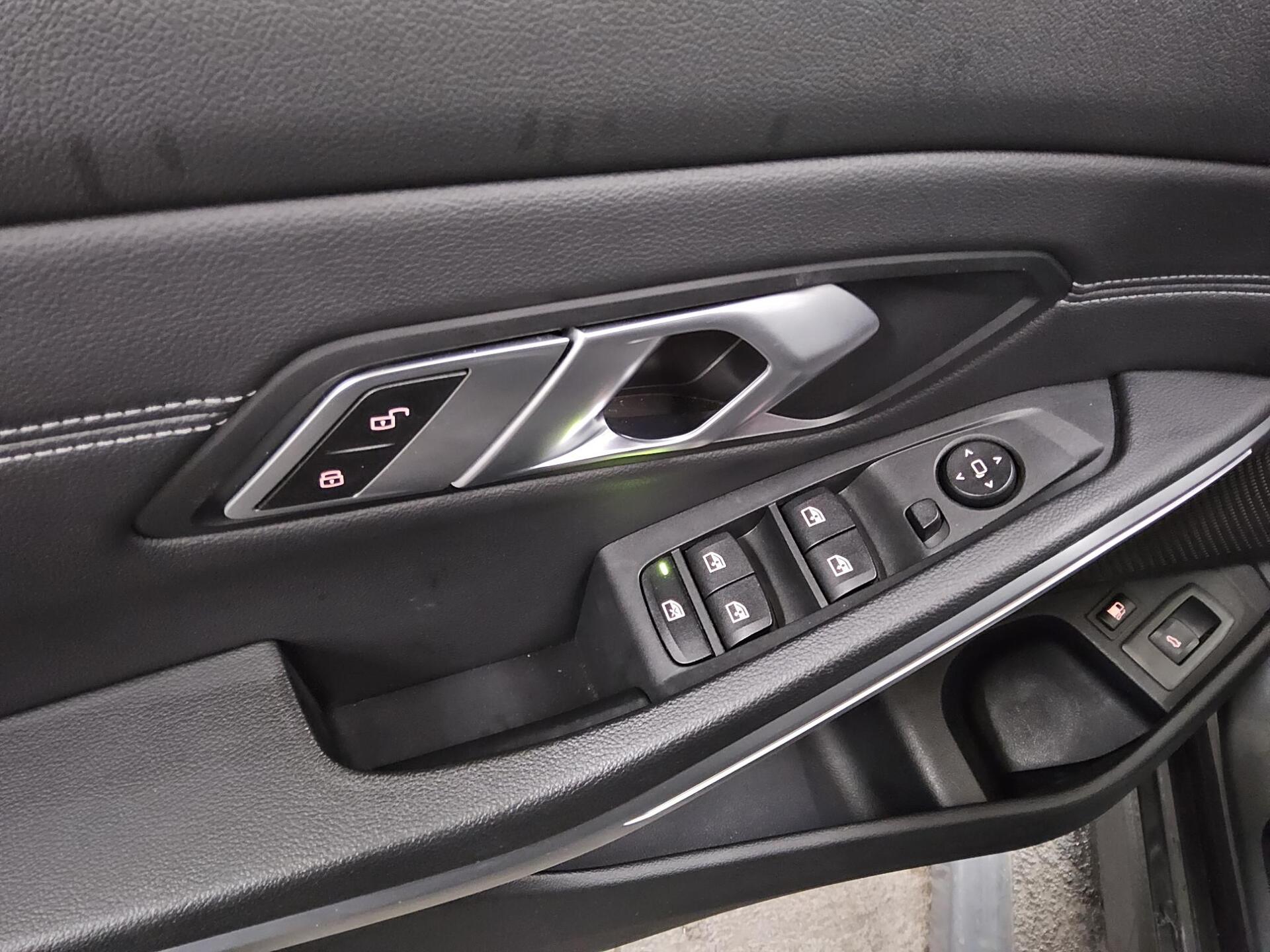 BMW 330e Touring Sport-Line Navi LC Pro LED AHK ACC 9