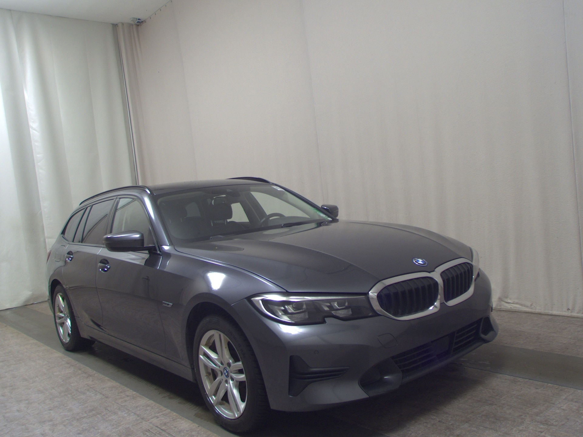 BMW 330e Touring Sport-Line Navi LC Pro LED AHK ACC 3