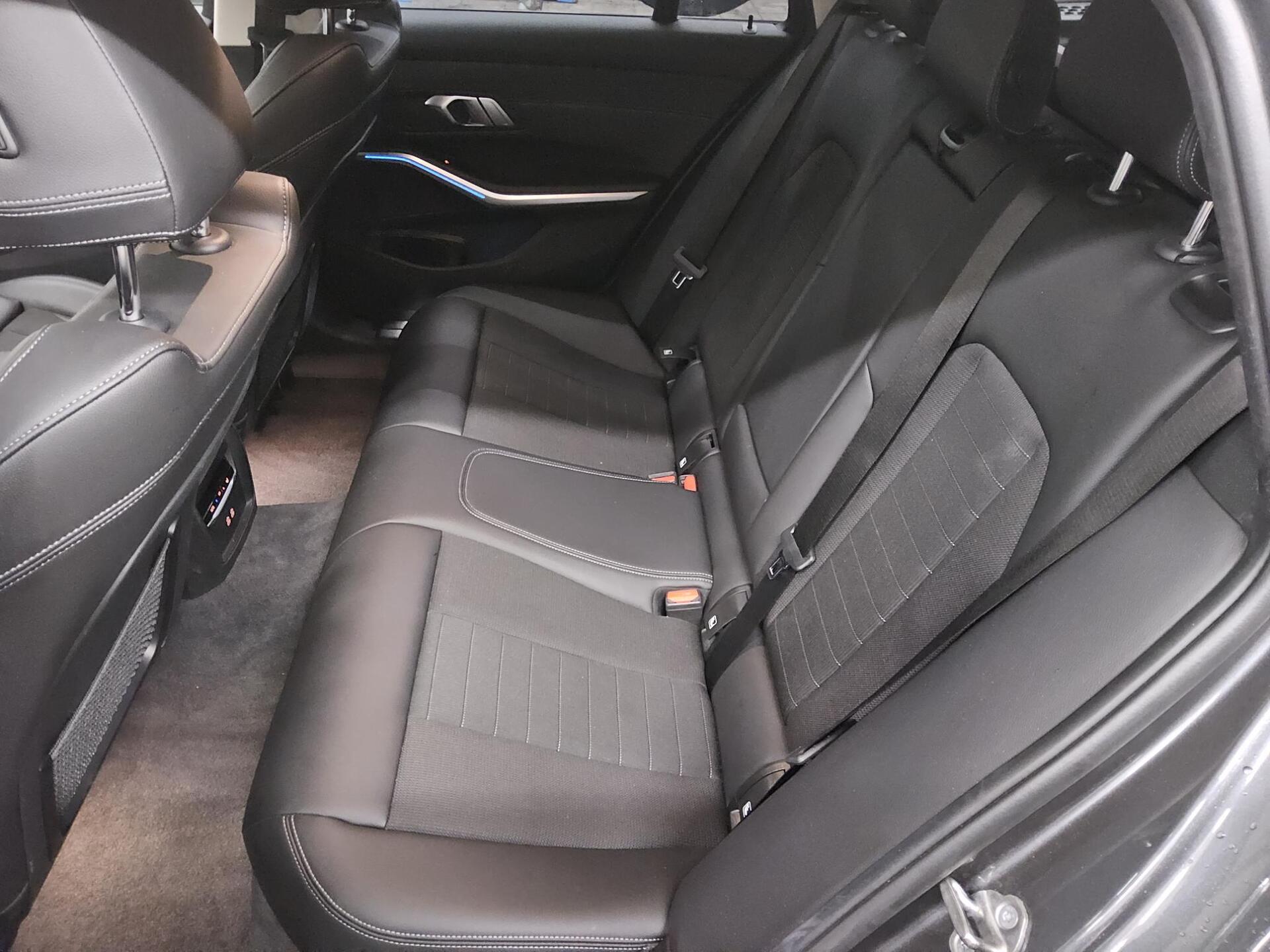 BMW 330e Touring Sport-Line Navi LC Pro LED AHK ACC 13