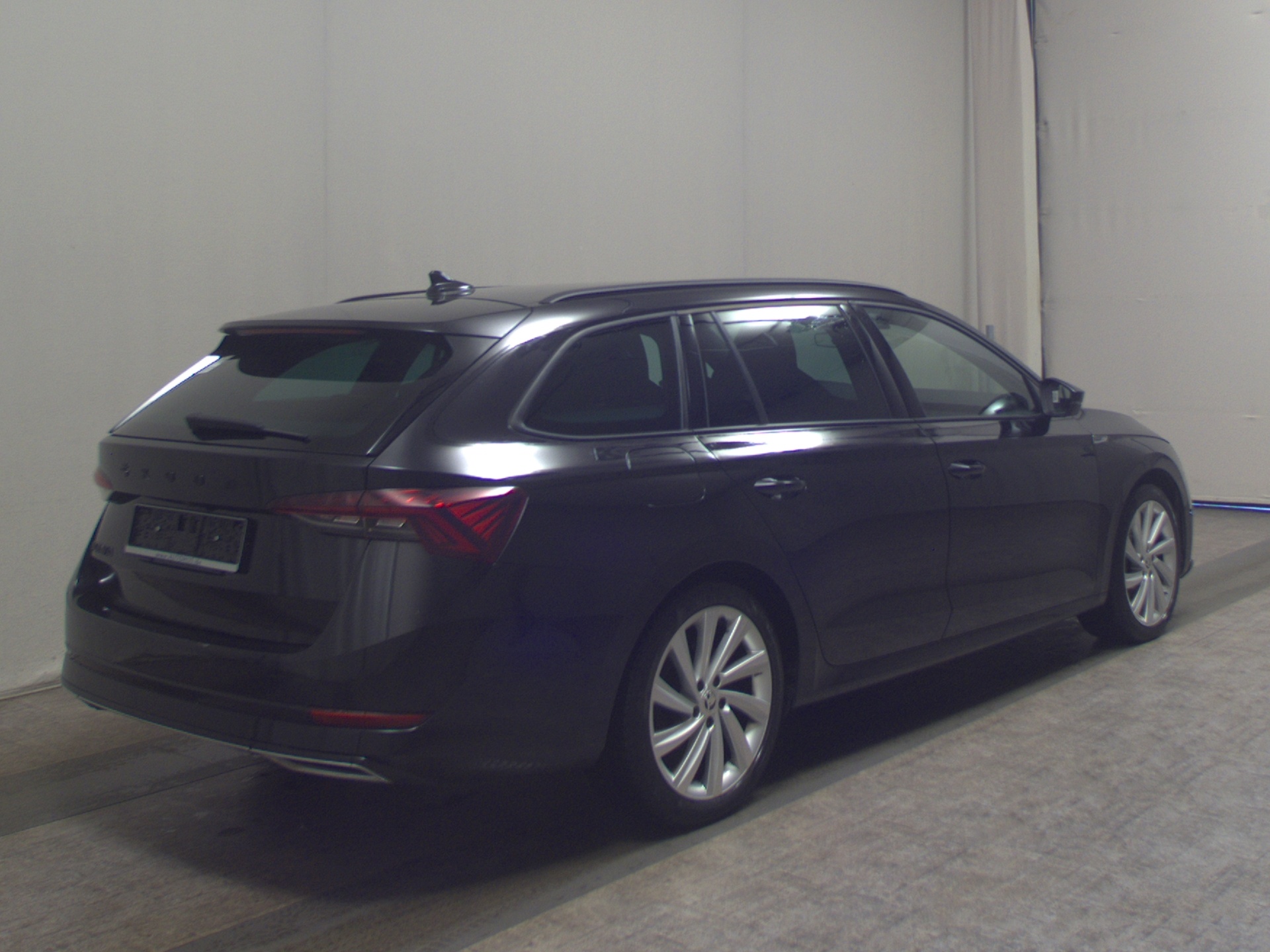 Skoda Octavia Kombi 2.0 TDI SportLine Navi LED vc ACC 4