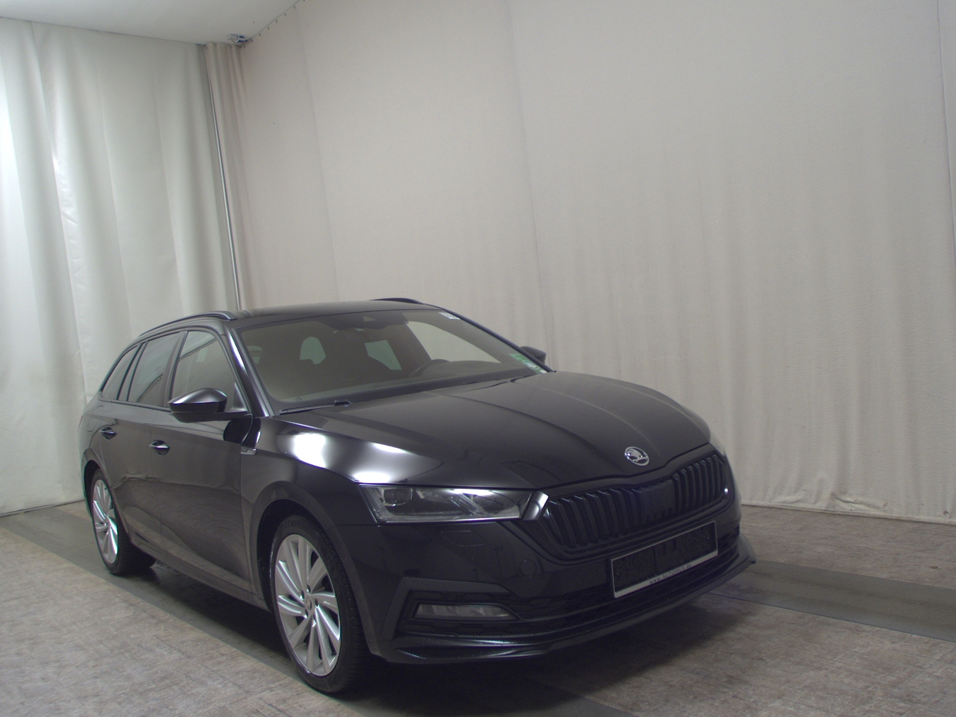 Skoda Octavia Kombi 2.0 TDI SportLine Navi LED vc ACC 3