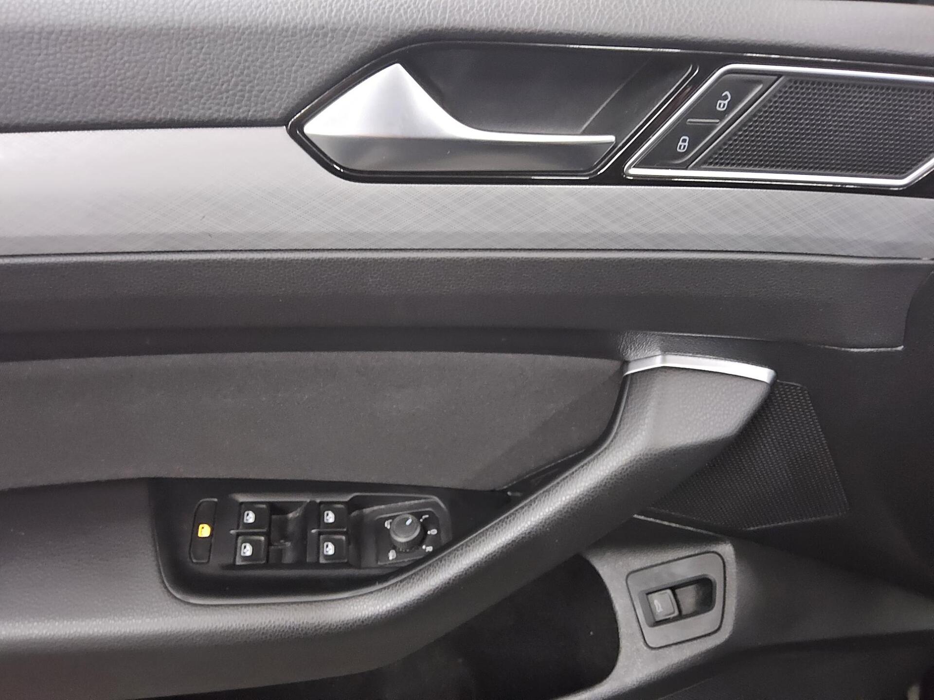 Volkswagen Passat Var. 2.0 TDI Business Navi LED ACC RFK 9