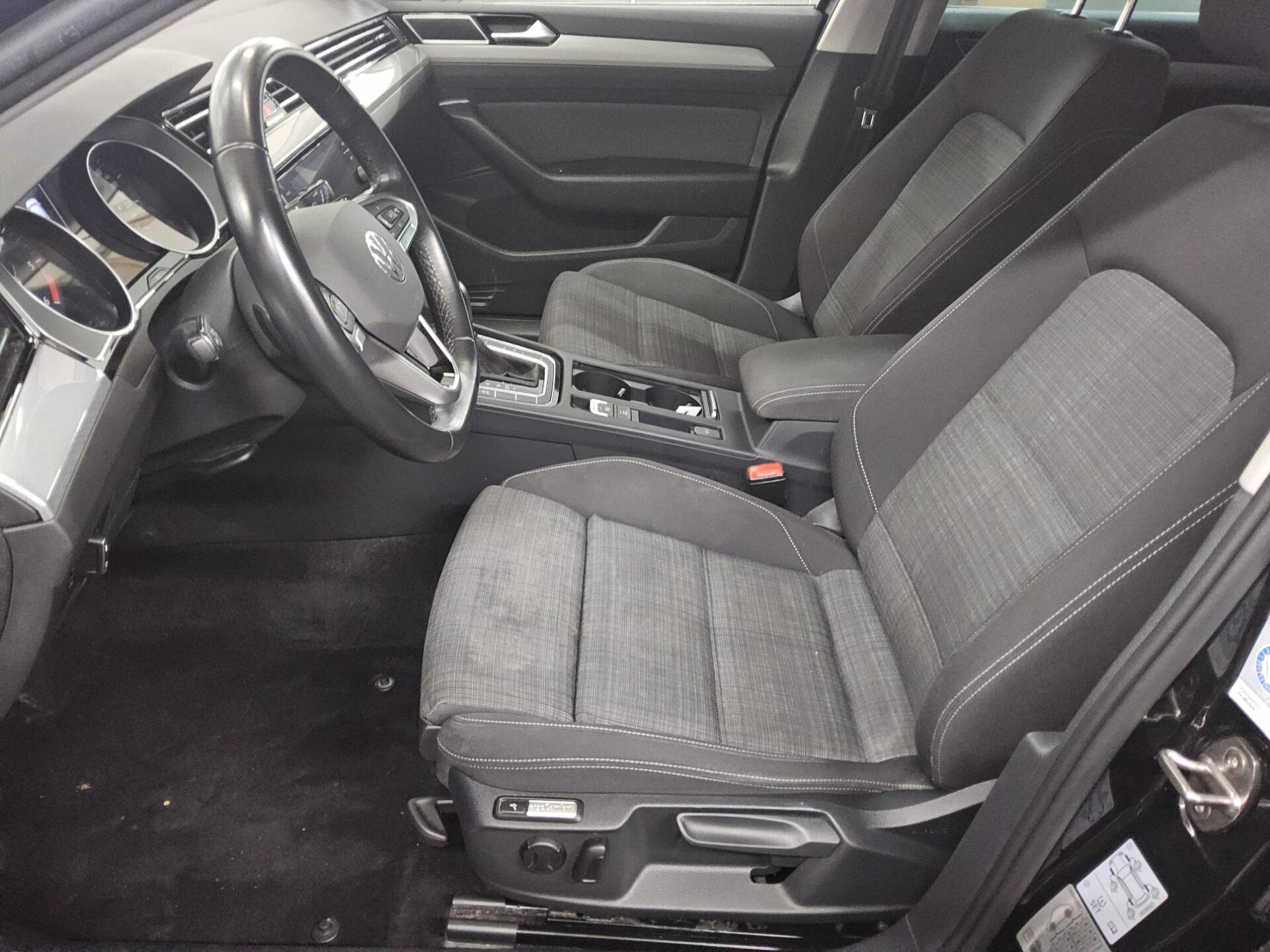 Volkswagen Passat Var. 2.0 TDI Business Navi LED ACC RFK 8