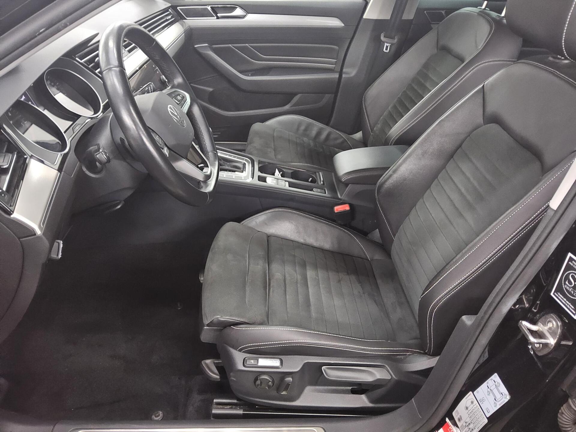 Volkswagen Passat Var. 2.0 TDI Elegance Navi IQ.Light RFK 8