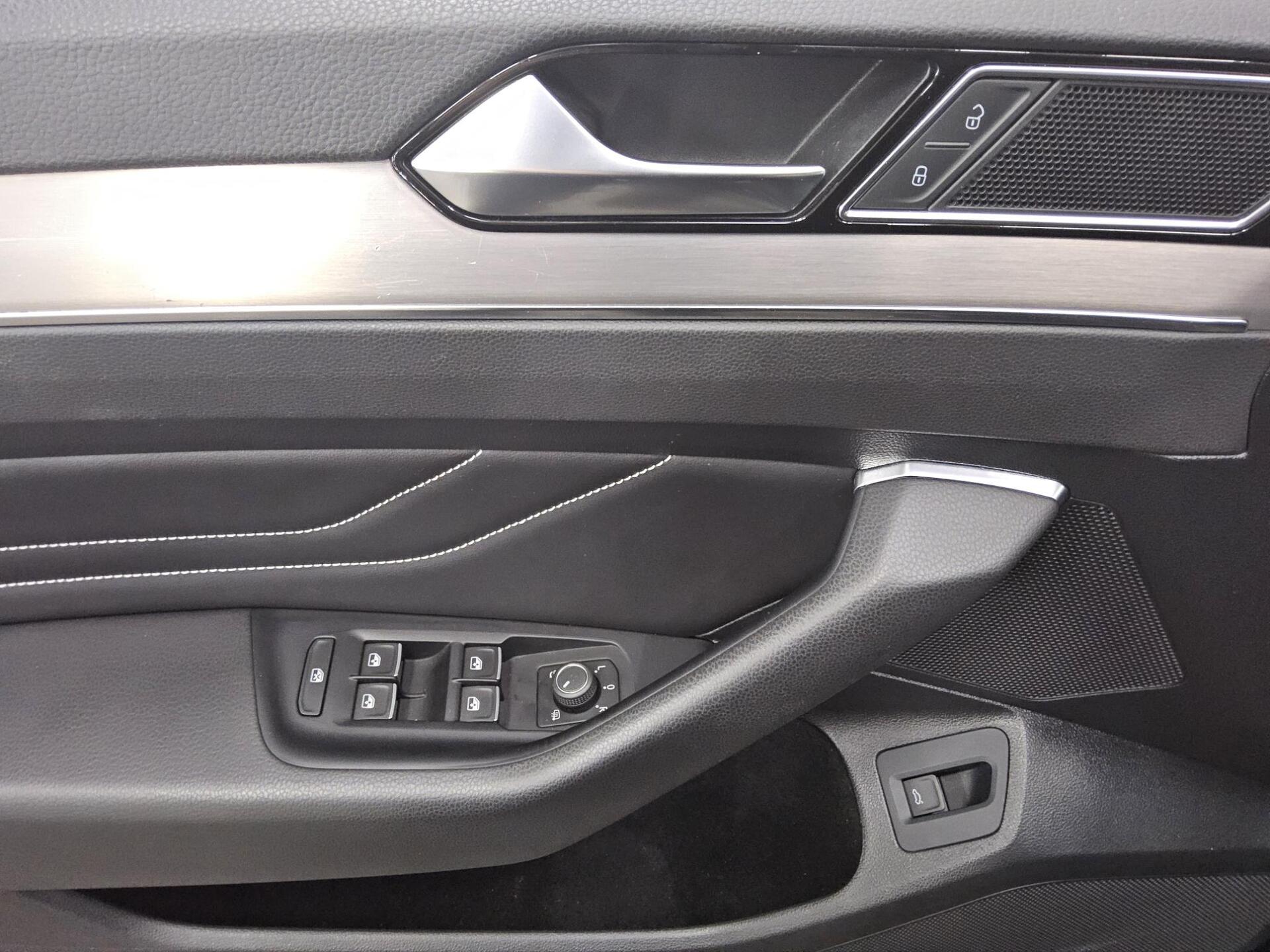 Volkswagen Passat Var. 2.0 TDI Elegance Navi IQ.Light RFK 9