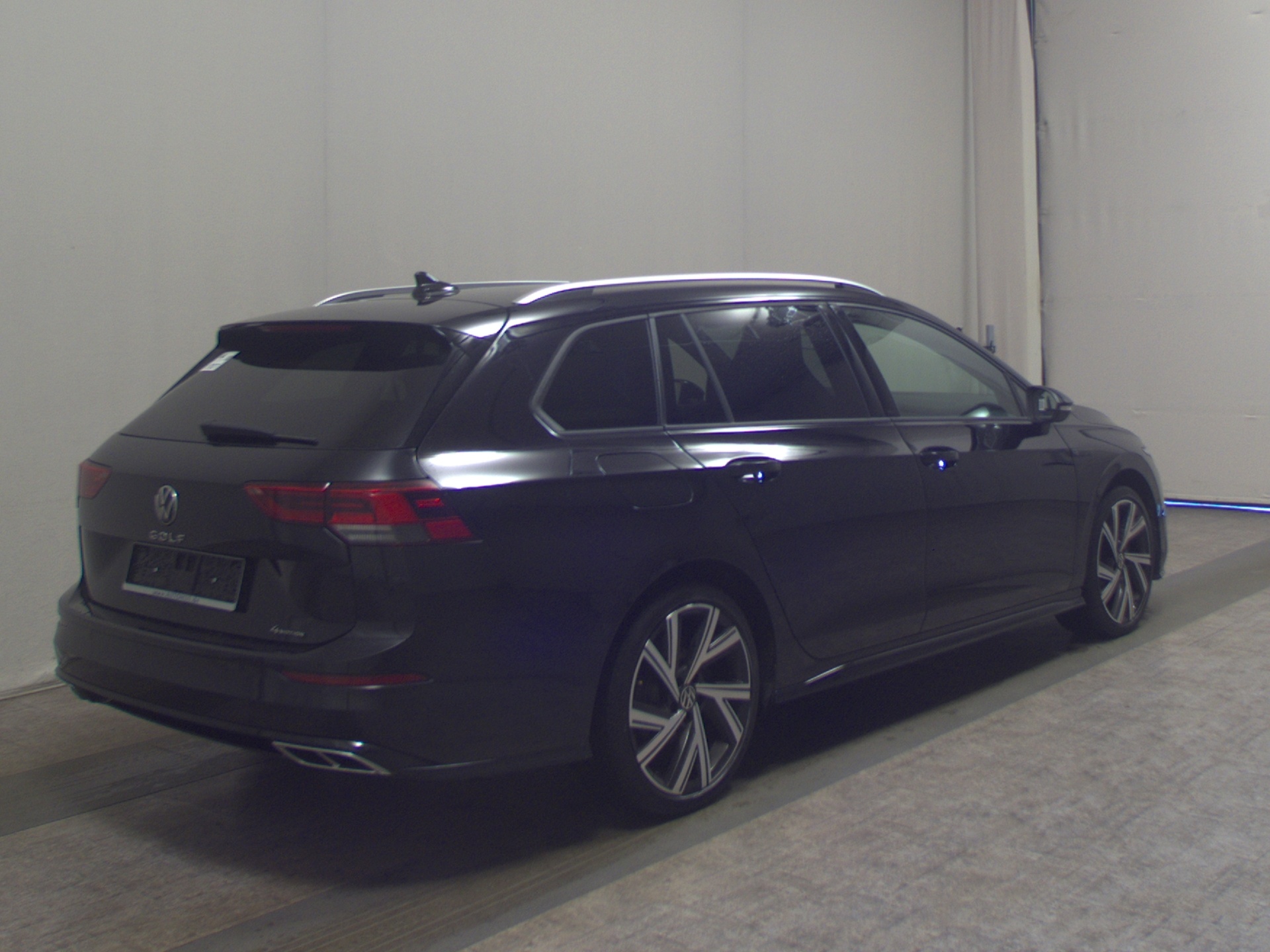 Volkswagen Golf-8 Var. 2.0 TSI 4M R-Line Navi LED+ AID H/K 4