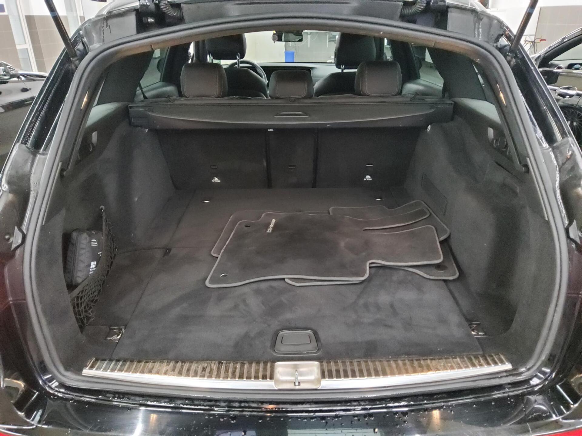 Mercedes-Benz E 400 T d 4M AMG-Line Night Navi GSD LED AHK RfK 12