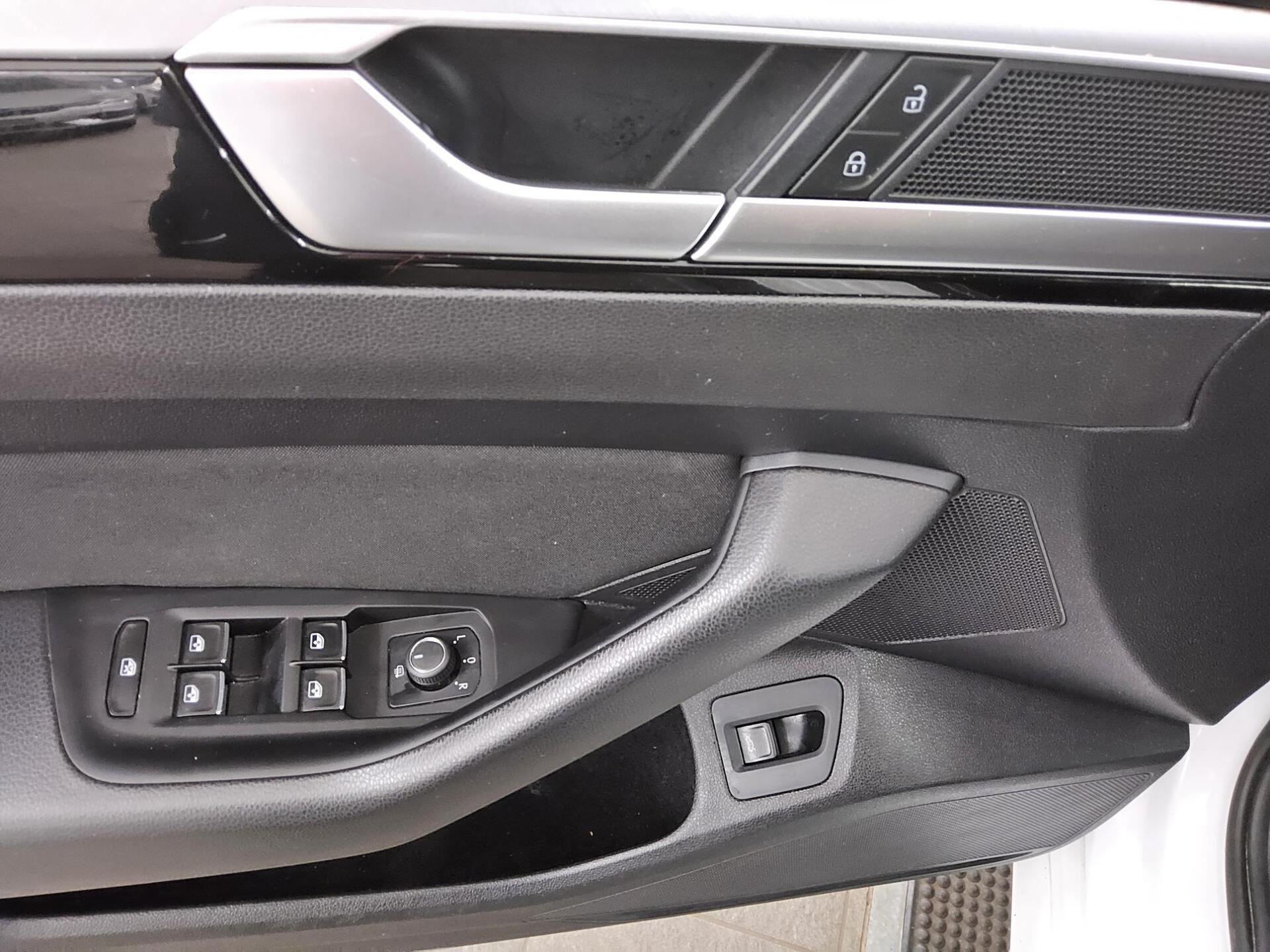 Volkswagen Arteon 2.0 TDI Navi LED AID ACC PDC 10