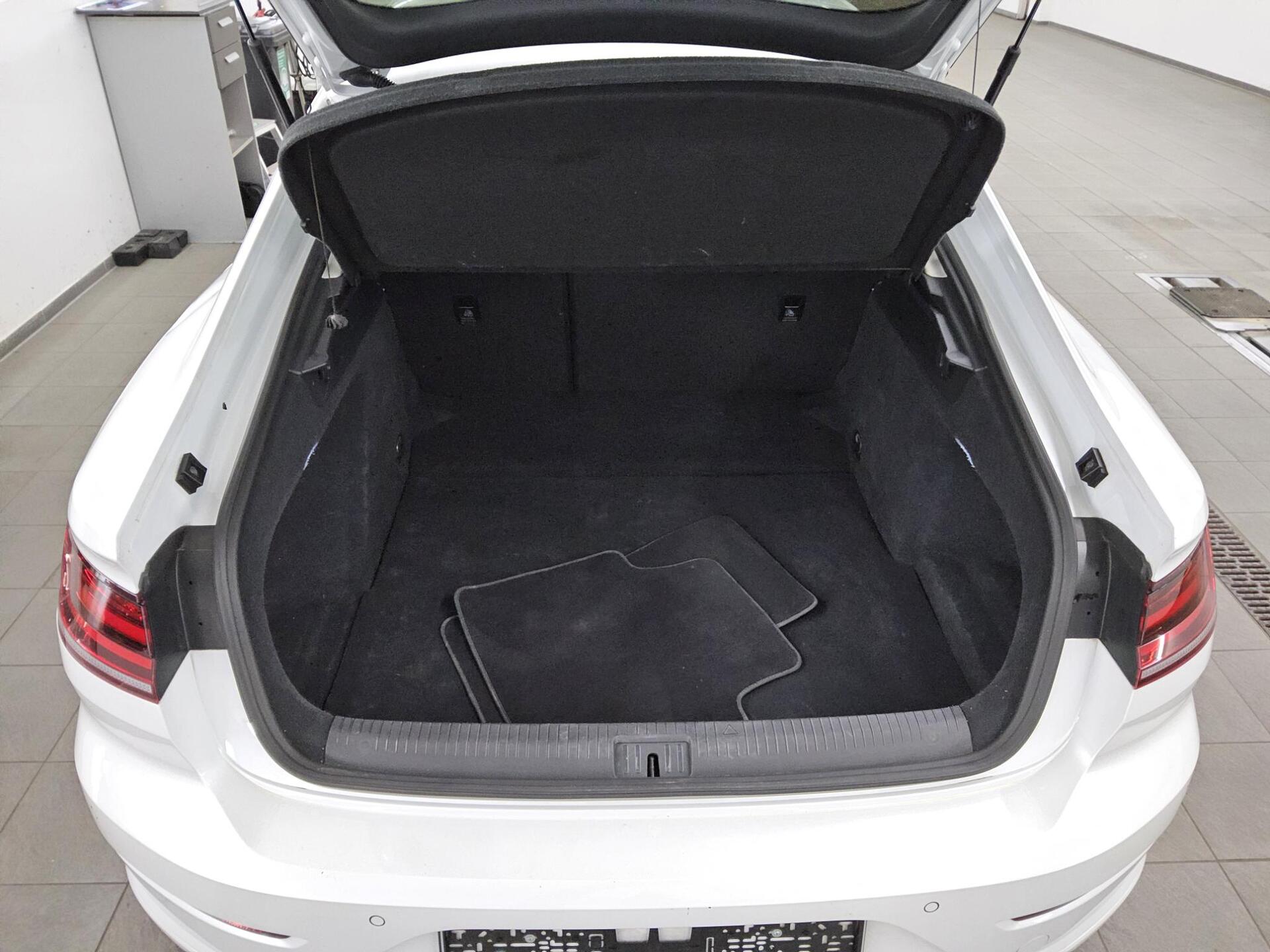 Volkswagen Arteon 2.0 TDI Navi LED AID ACC PDC 12