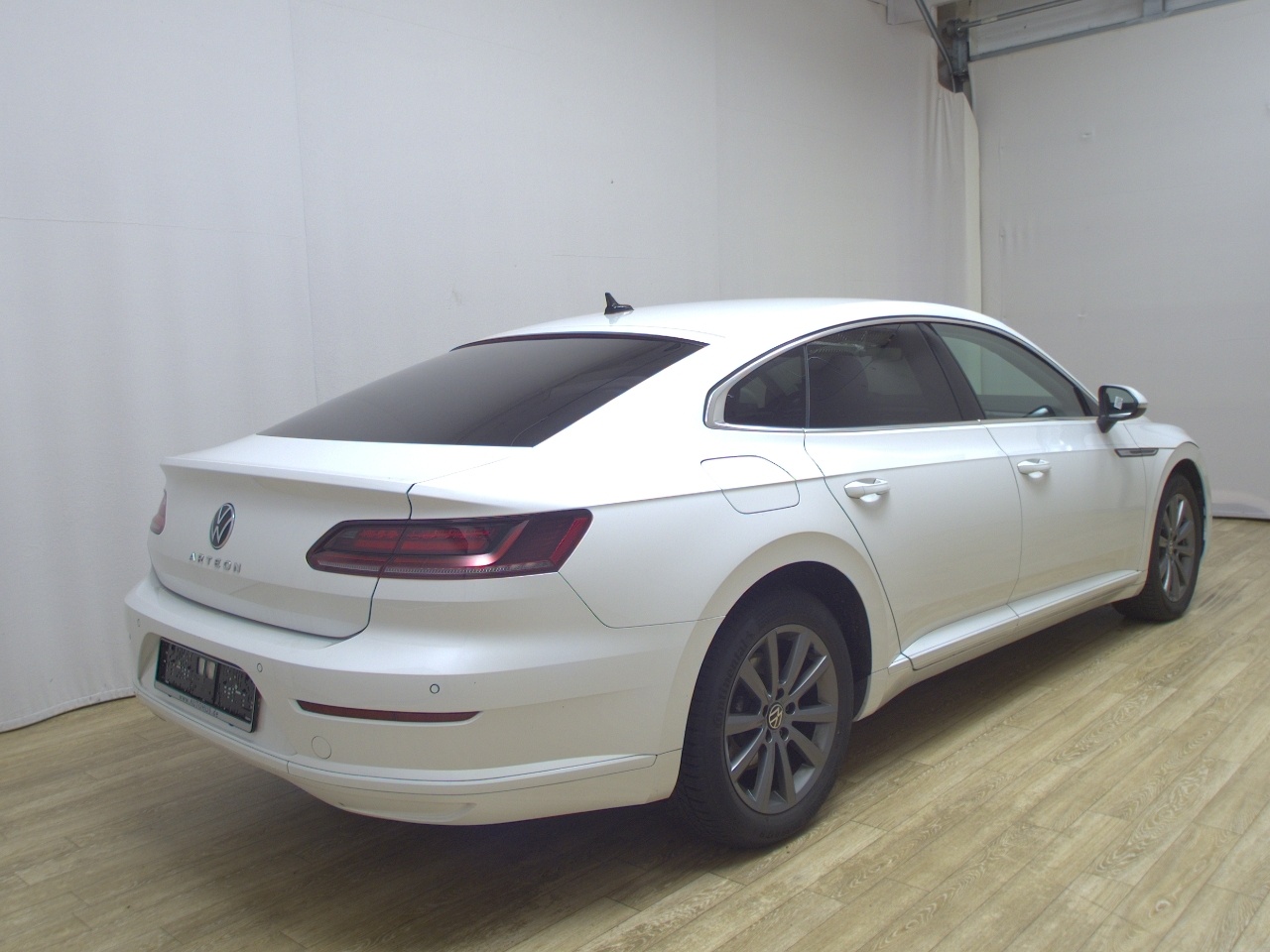 Volkswagen Arteon 2.0 TDI Navi LED AID ACC PDC 4