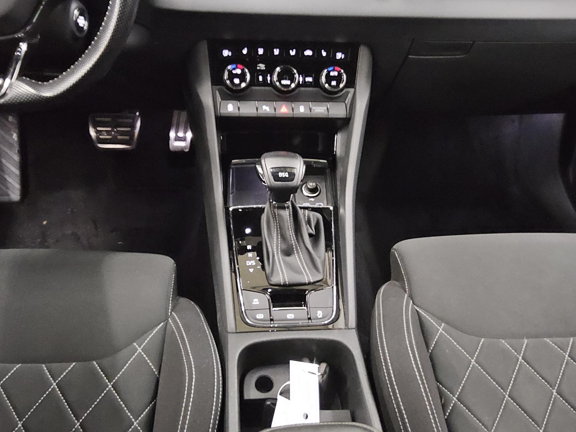 Skoda Karoq 1.5 TSI SportLine Navi vc AHK RFK LED StHz 6