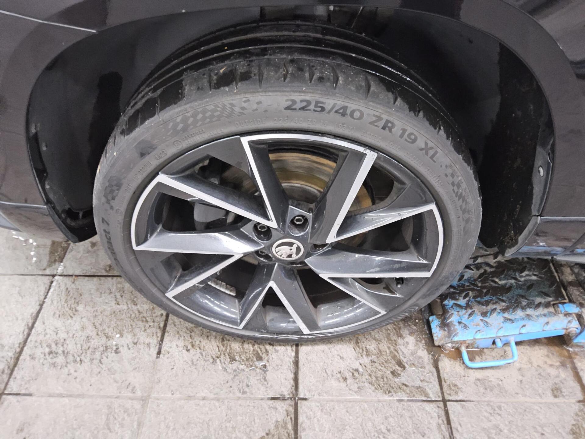 Skoda Karoq 1.5 TSI SportLine Navi vc AHK RFK LED StHz 11